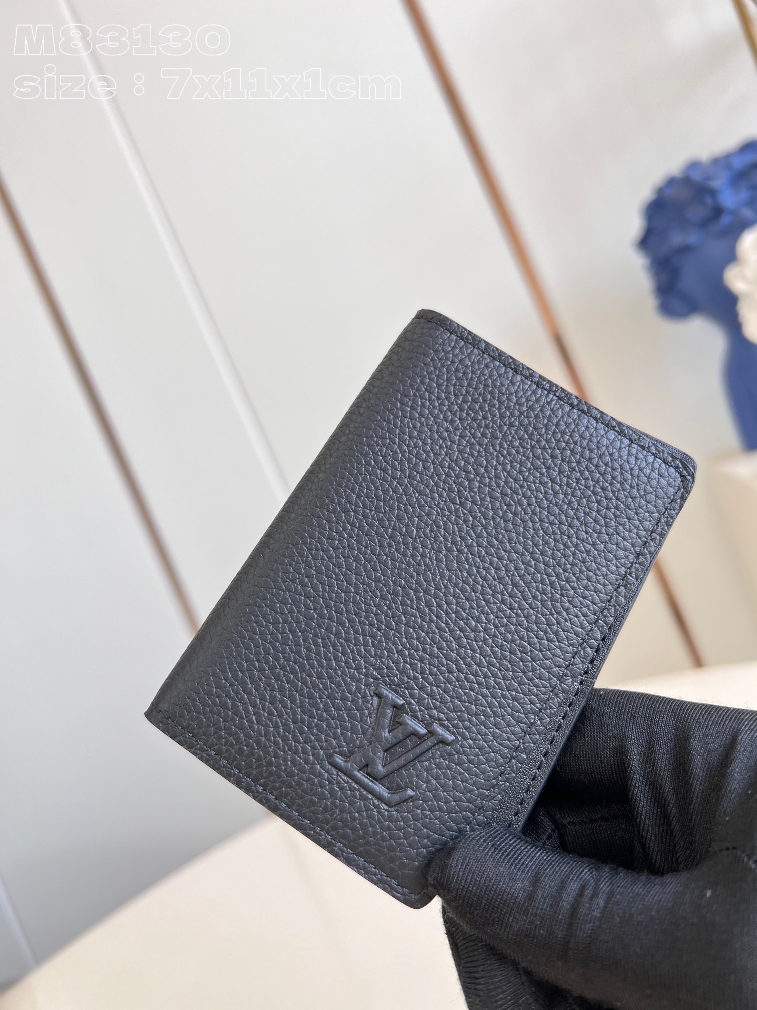 LOUIS VUITTON 2410LV009 