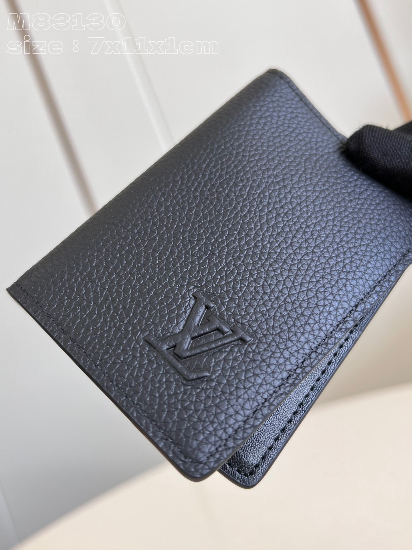 LOUIS VUITTON 2410LV009 