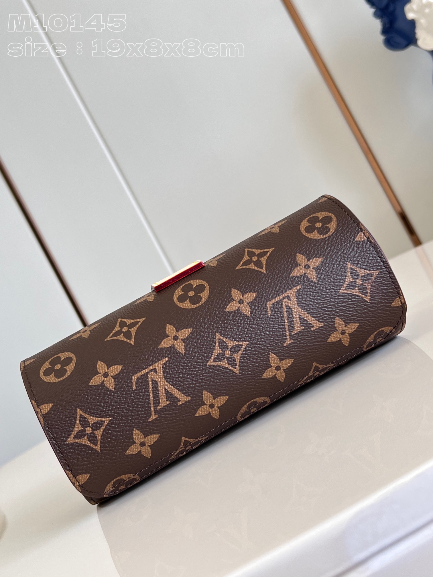 LOUIS VUITTON 2410LV015 