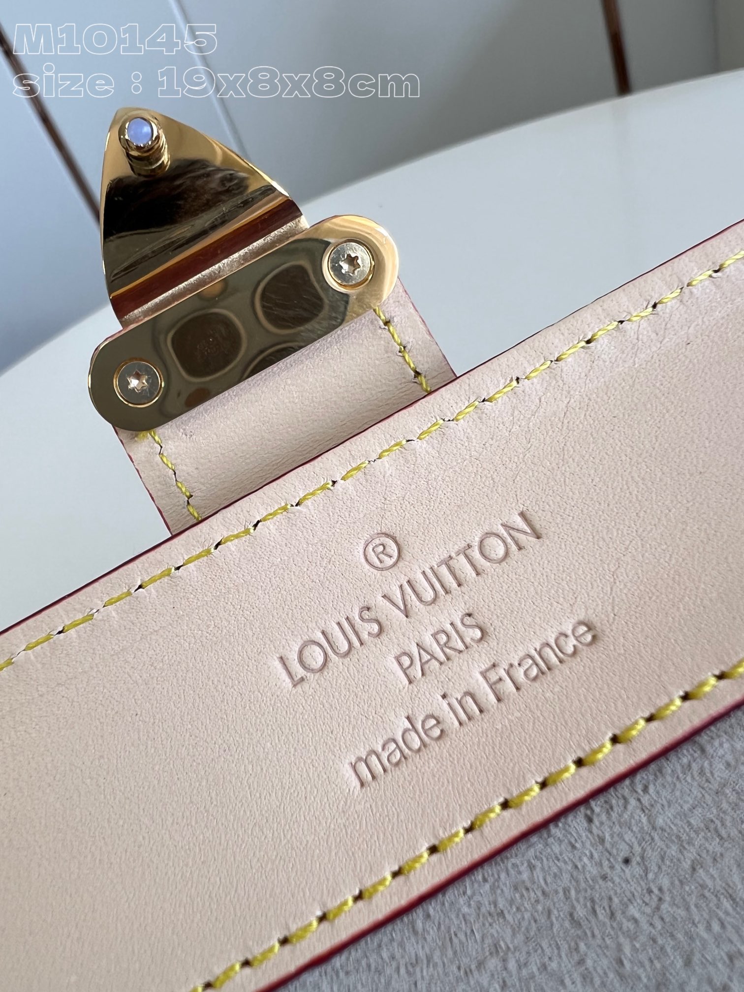 LOUIS VUITTON 2410LV015 