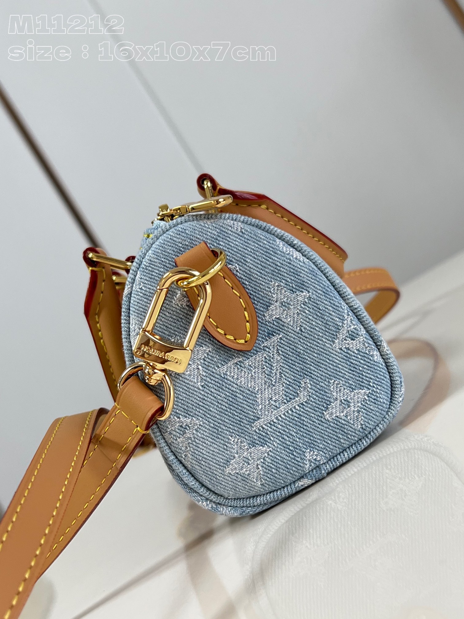 LOUIS VUITTON 2410LV018 