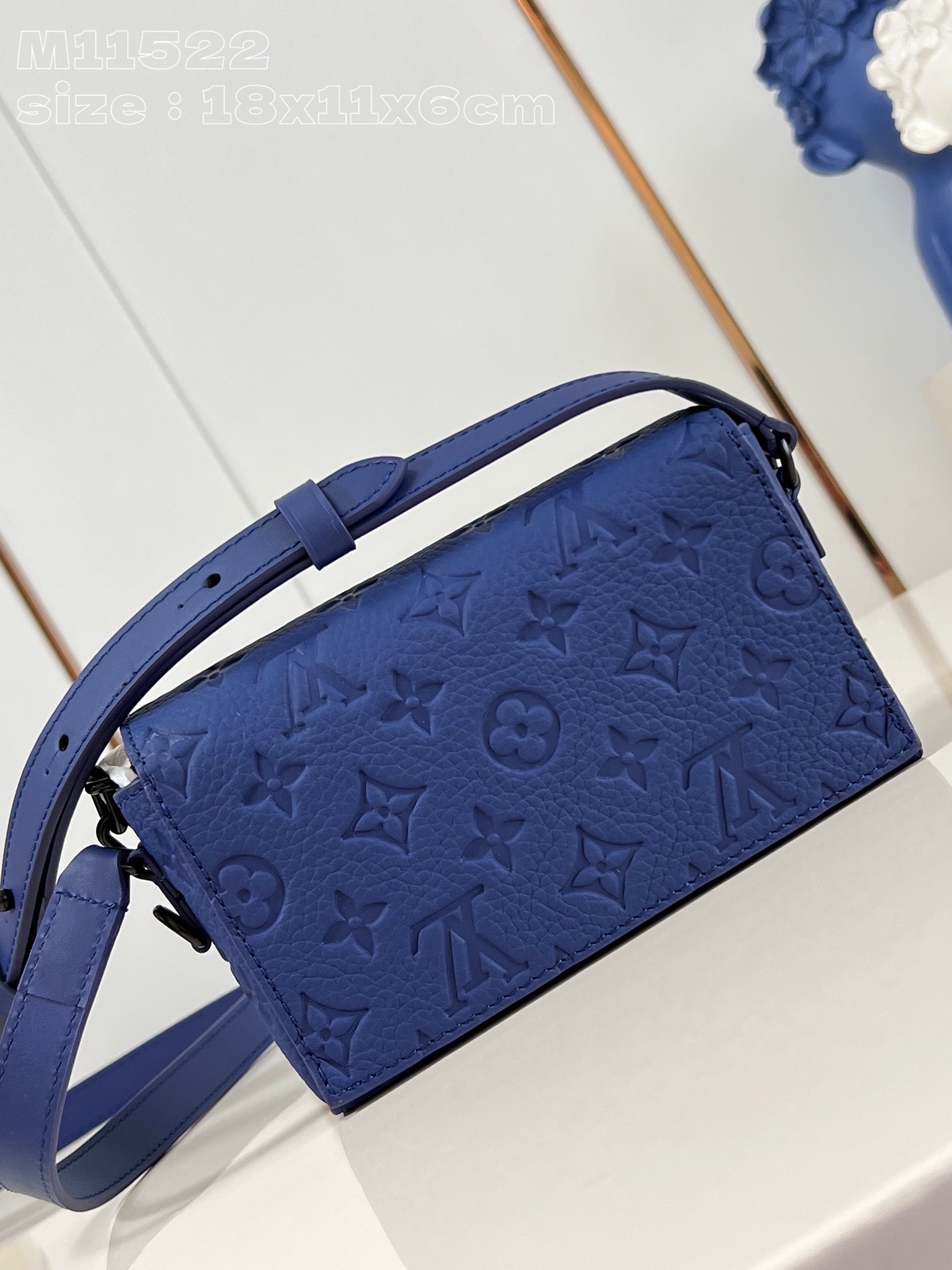 LOUIS VUITTON 2410LV020 