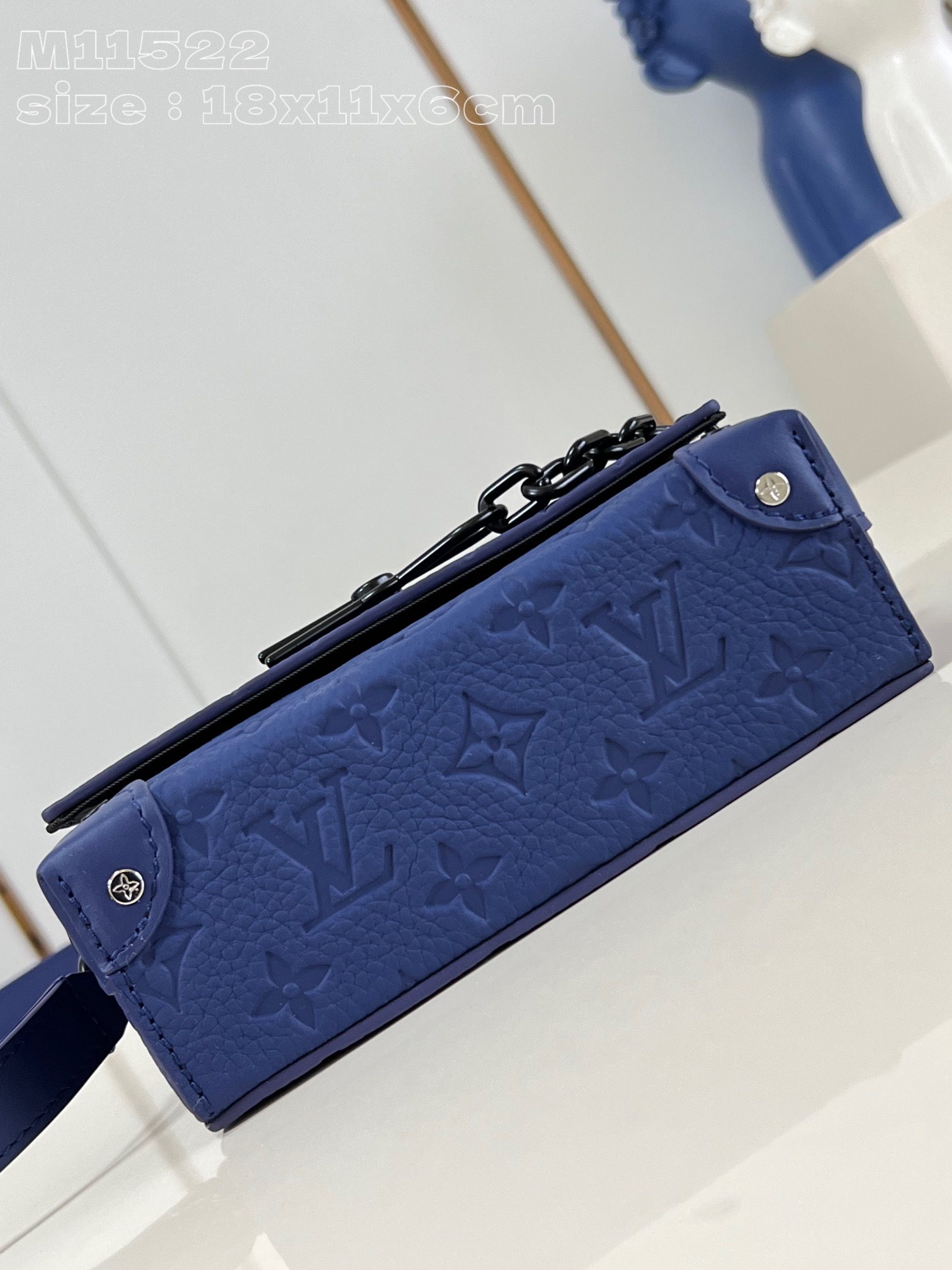 LOUIS VUITTON 2410LV020 