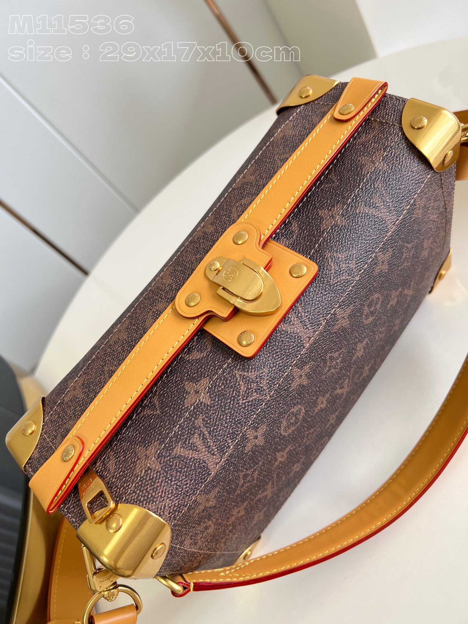 LOUIS VUITTON 2410LV022 