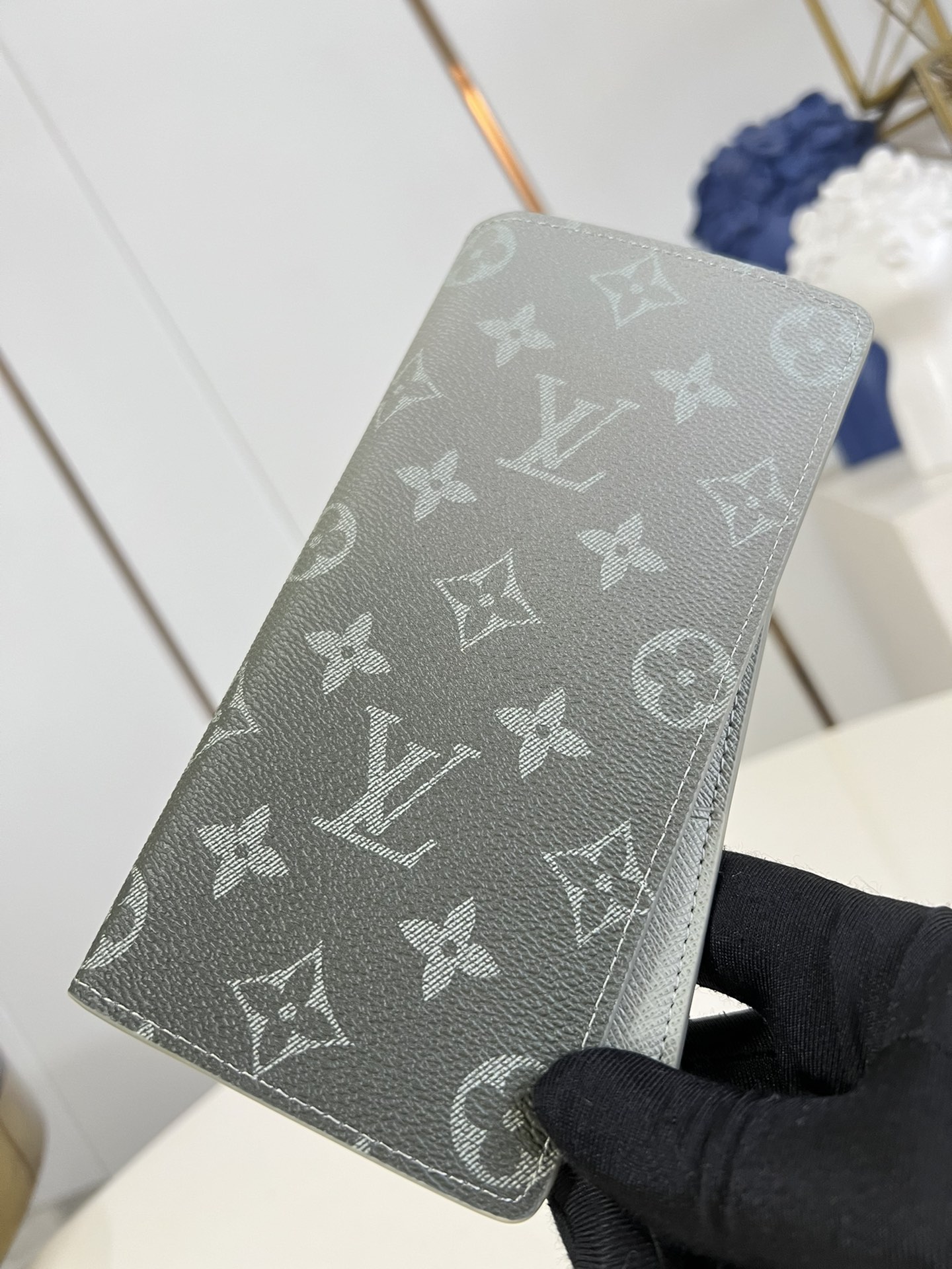 LOUIS VUITTON 2410LV024 