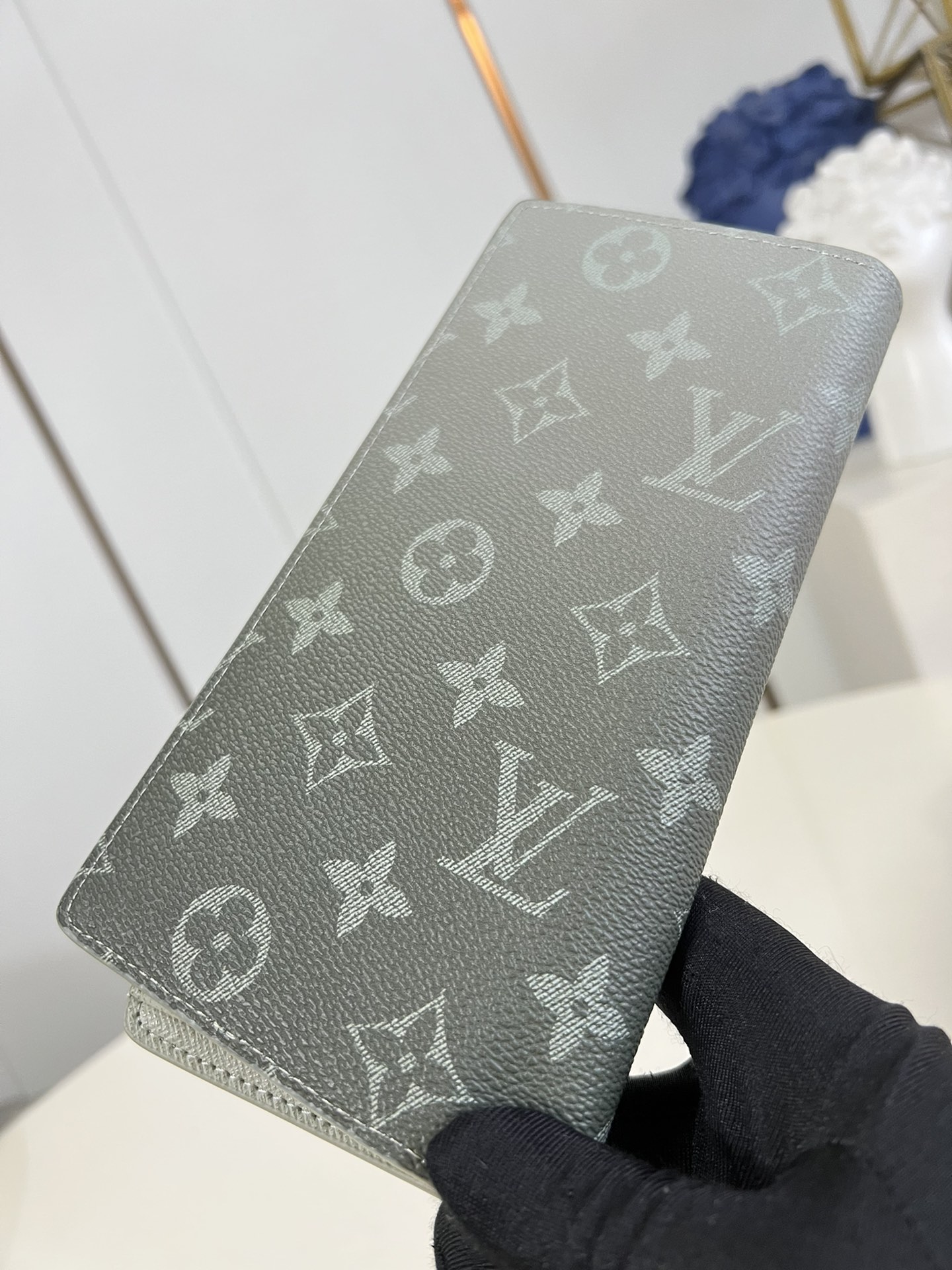 LOUIS VUITTON 2410LV024 