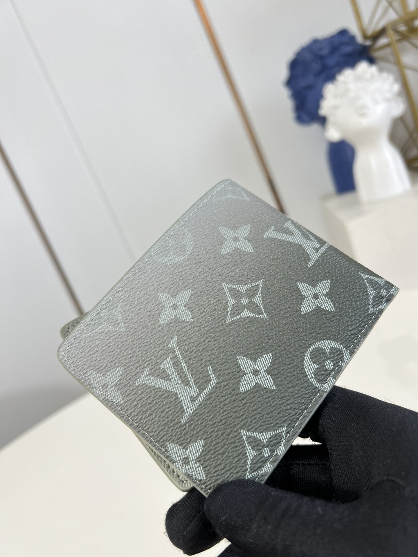 LOUIS VUITTON 2410LV025 