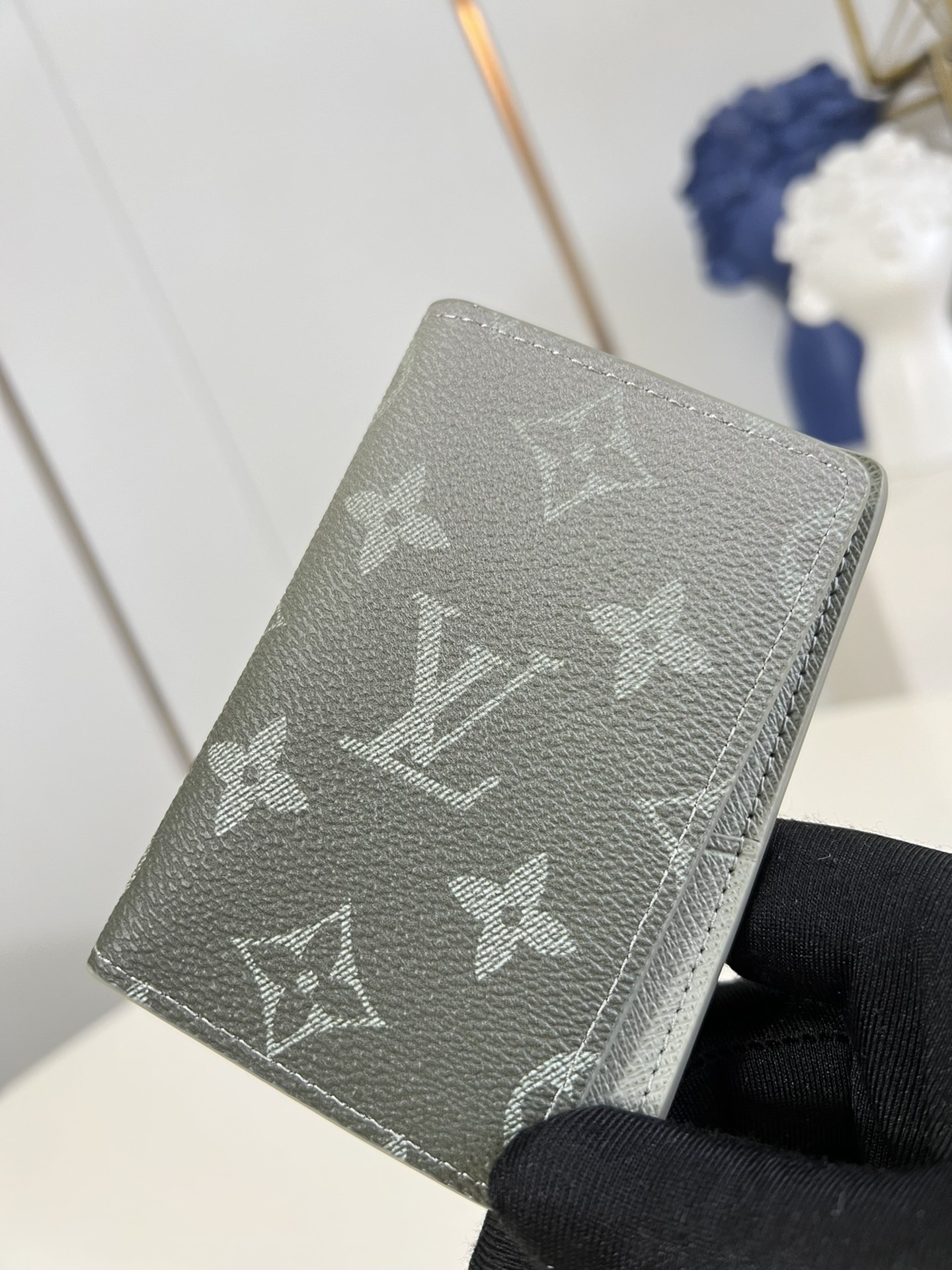 LOUIS VUITTON 2410LV026 