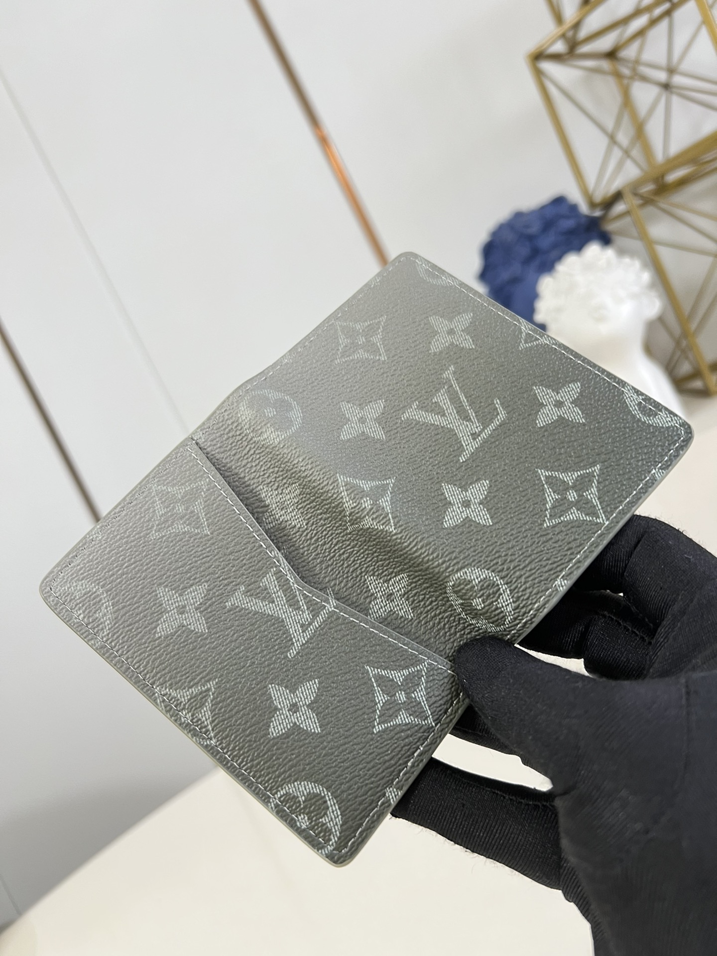 LOUIS VUITTON 2410LV026 