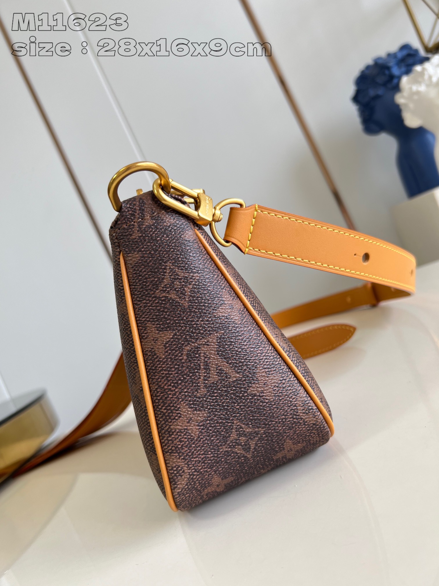 LOUIS VUITTON 2410LV027 