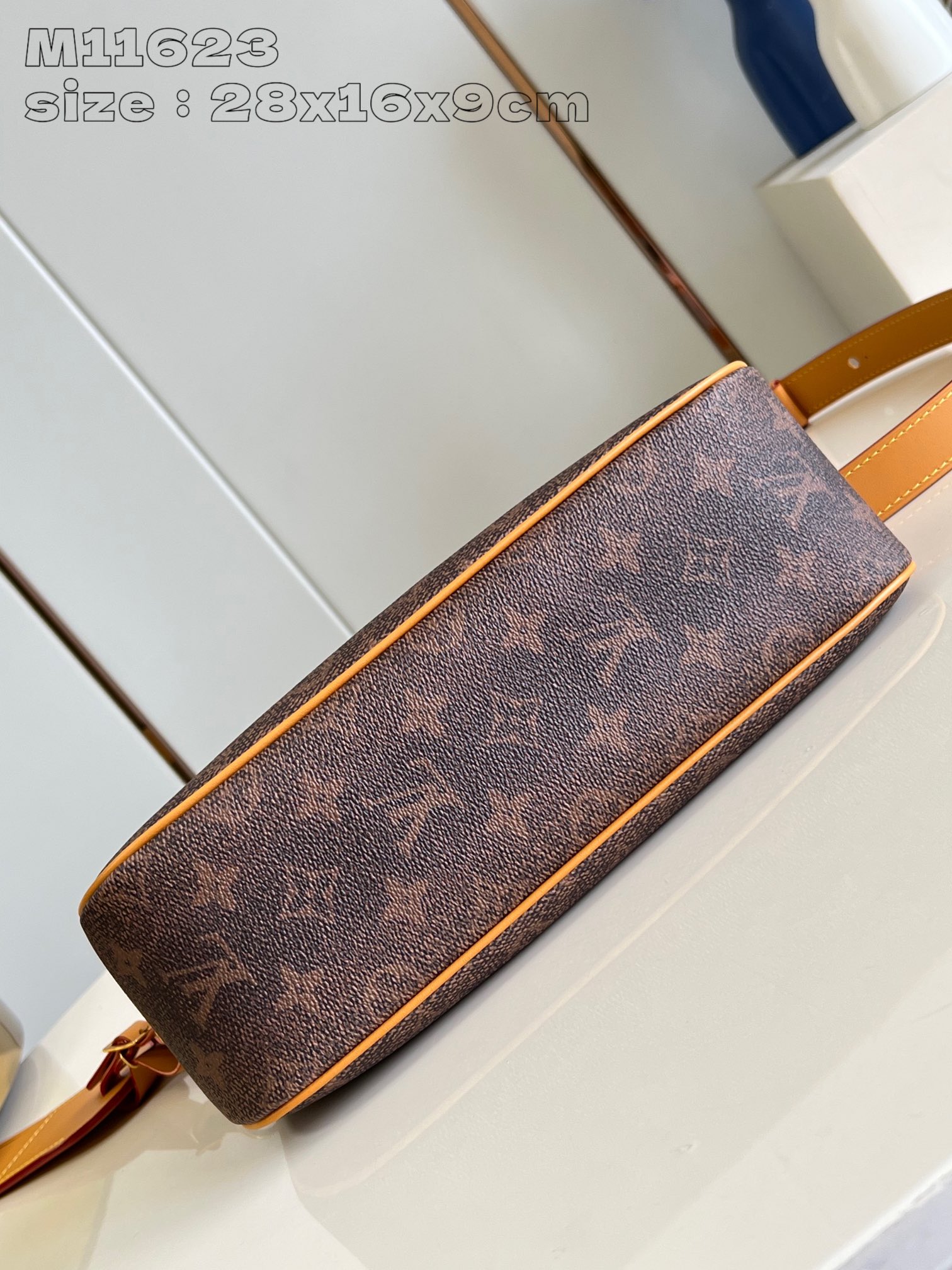 LOUIS VUITTON 2410LV027 