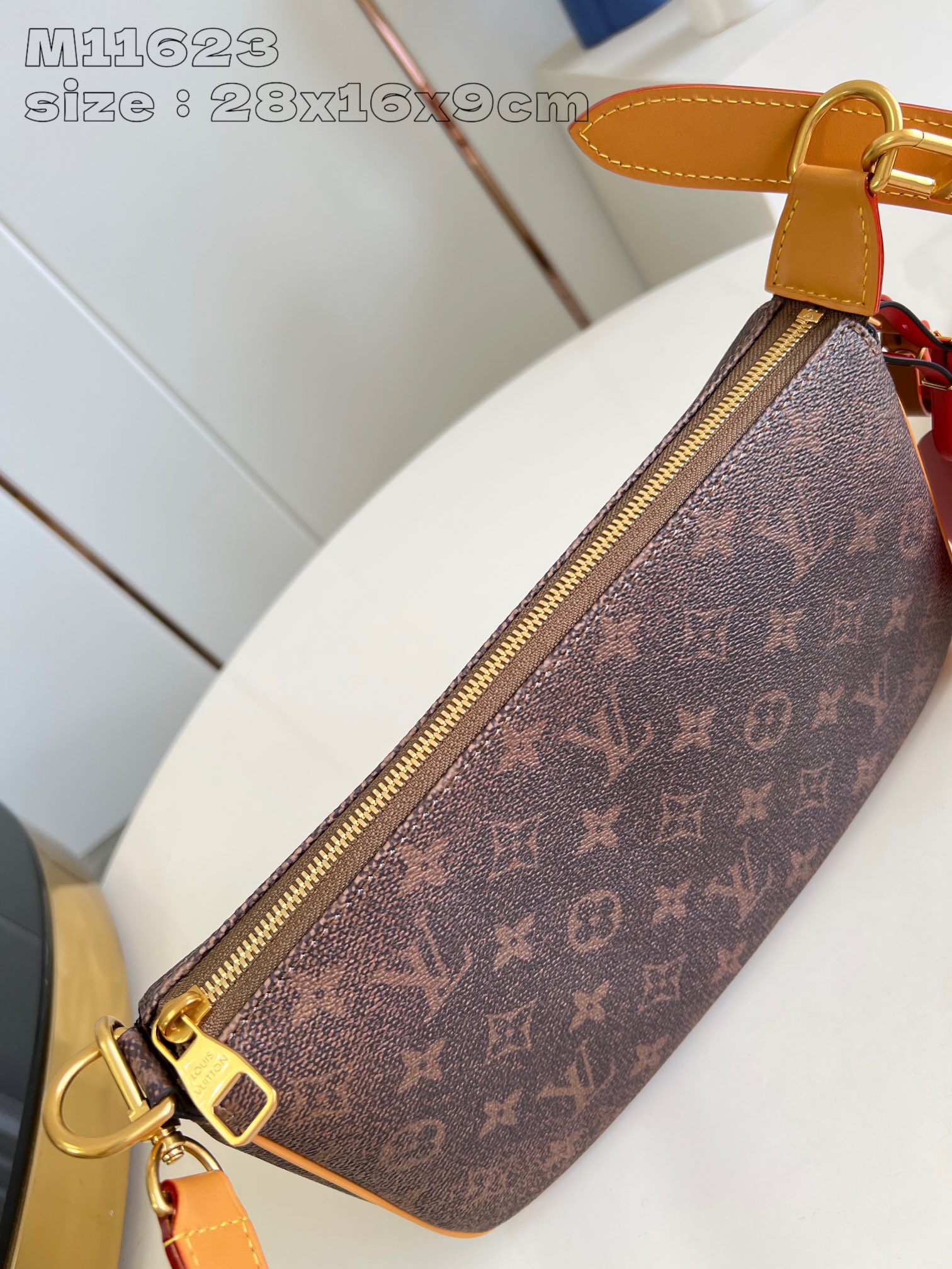 LOUIS VUITTON 2410LV027 