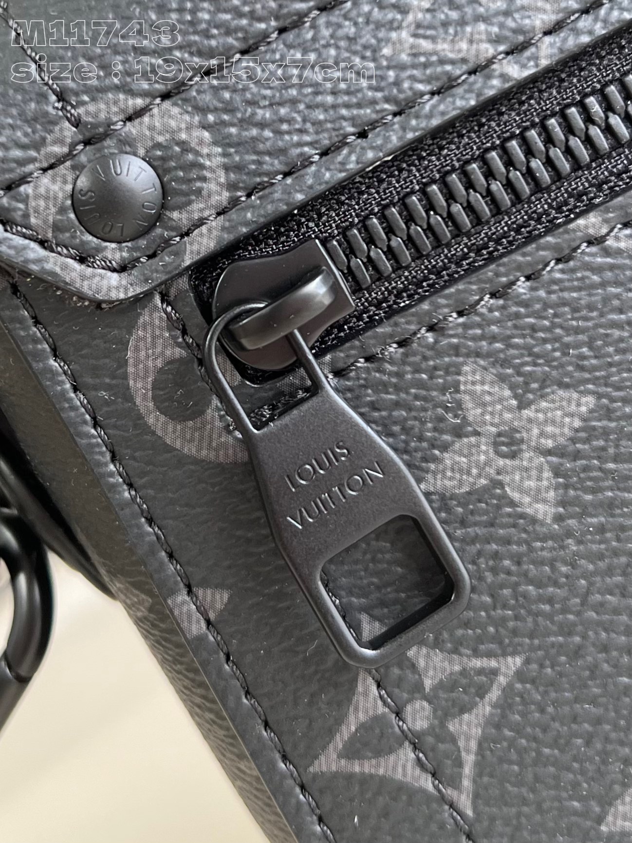 LOUIS VUITTON 2410LV032 