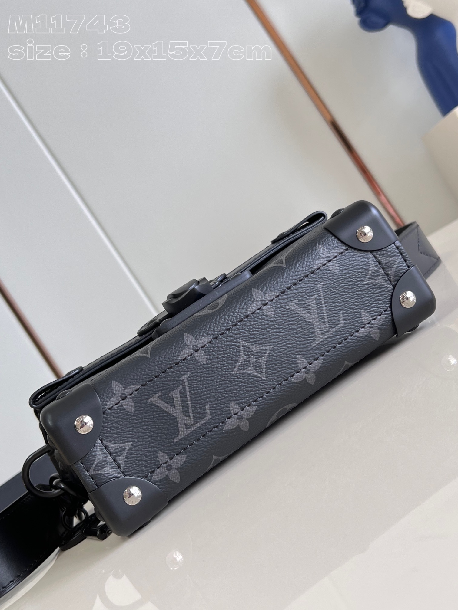 LOUIS VUITTON 2410LV032 