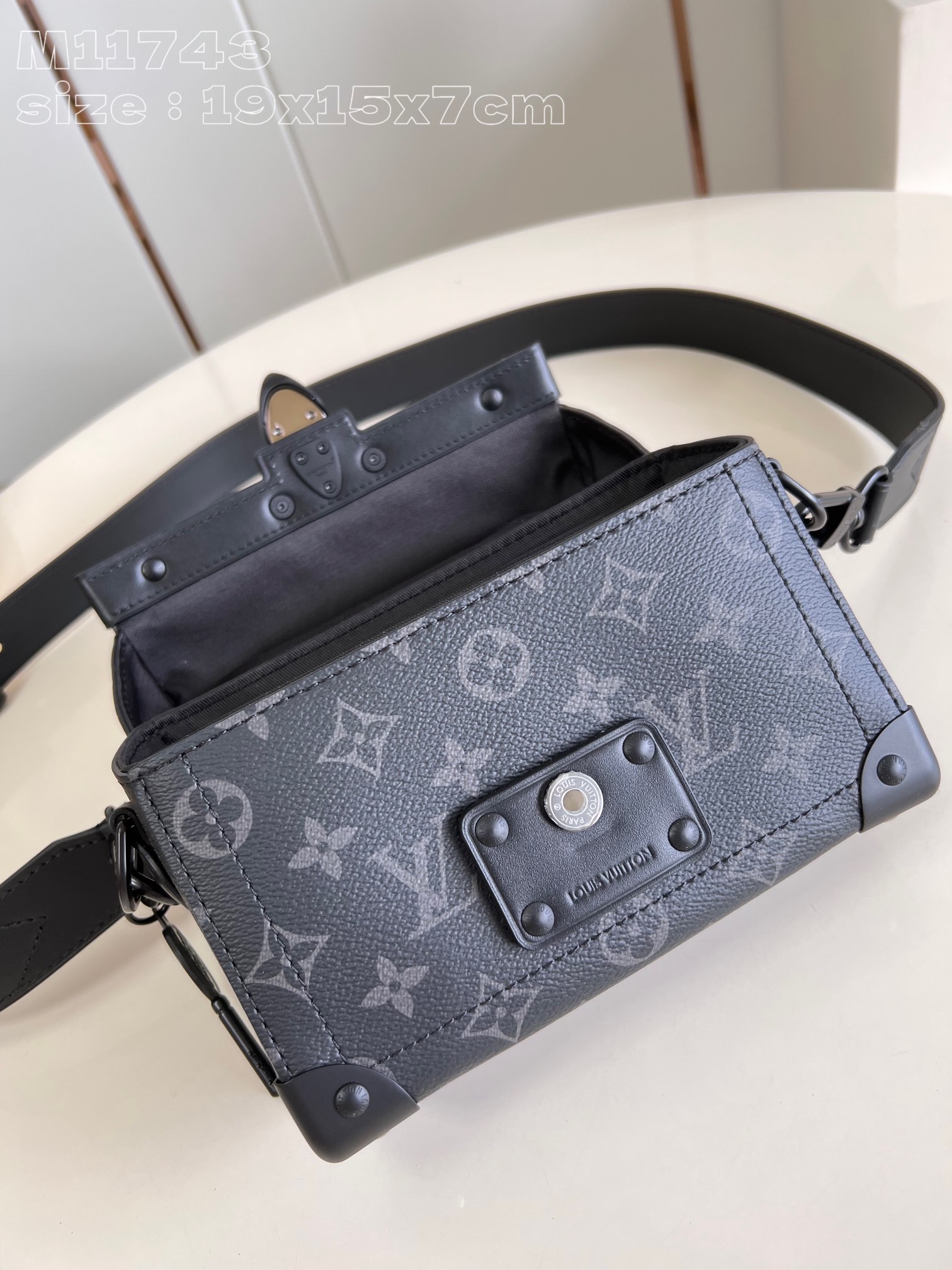 LOUIS VUITTON 2410LV032 