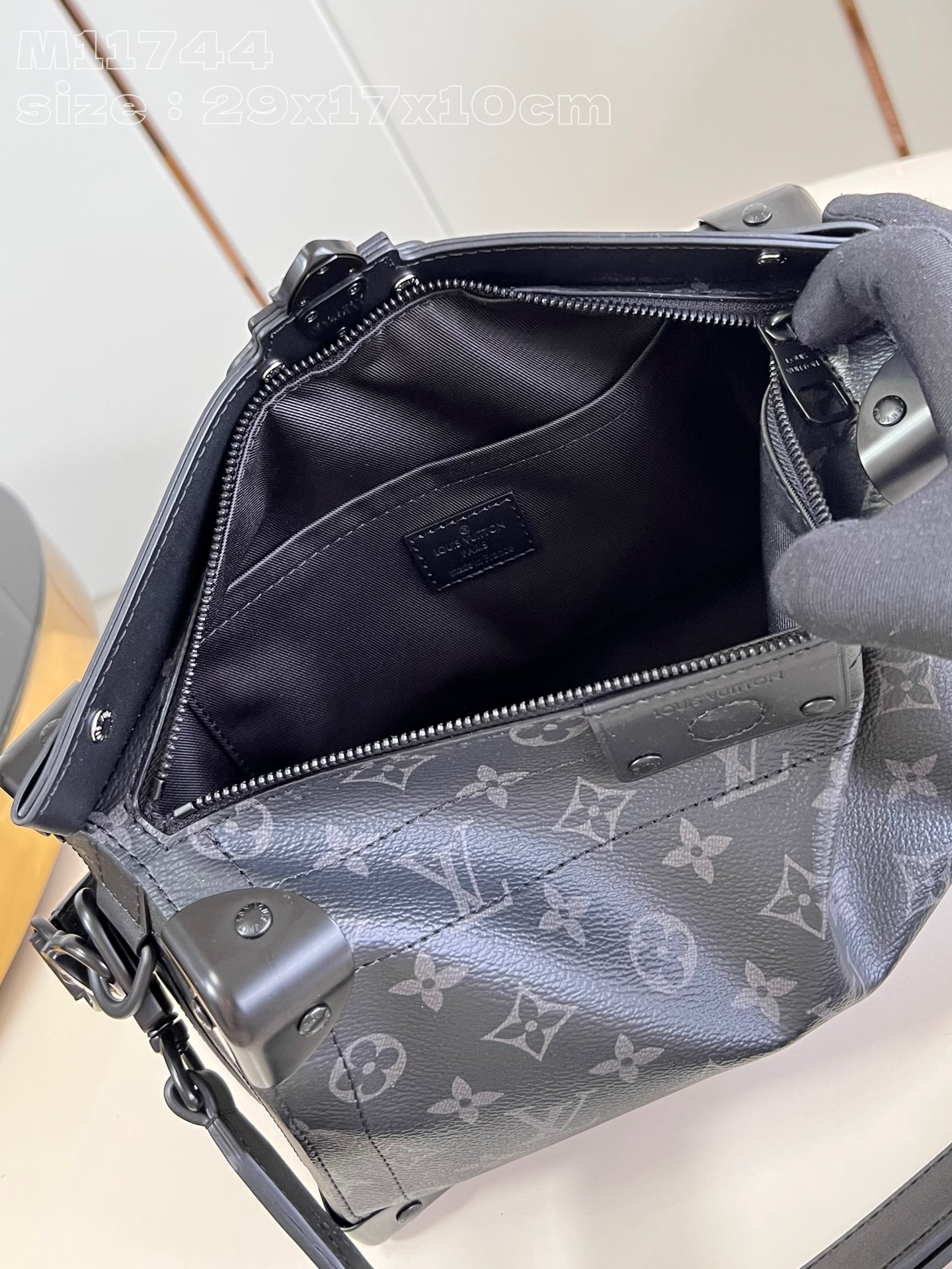 LOUIS VUITTON 2410LV033 