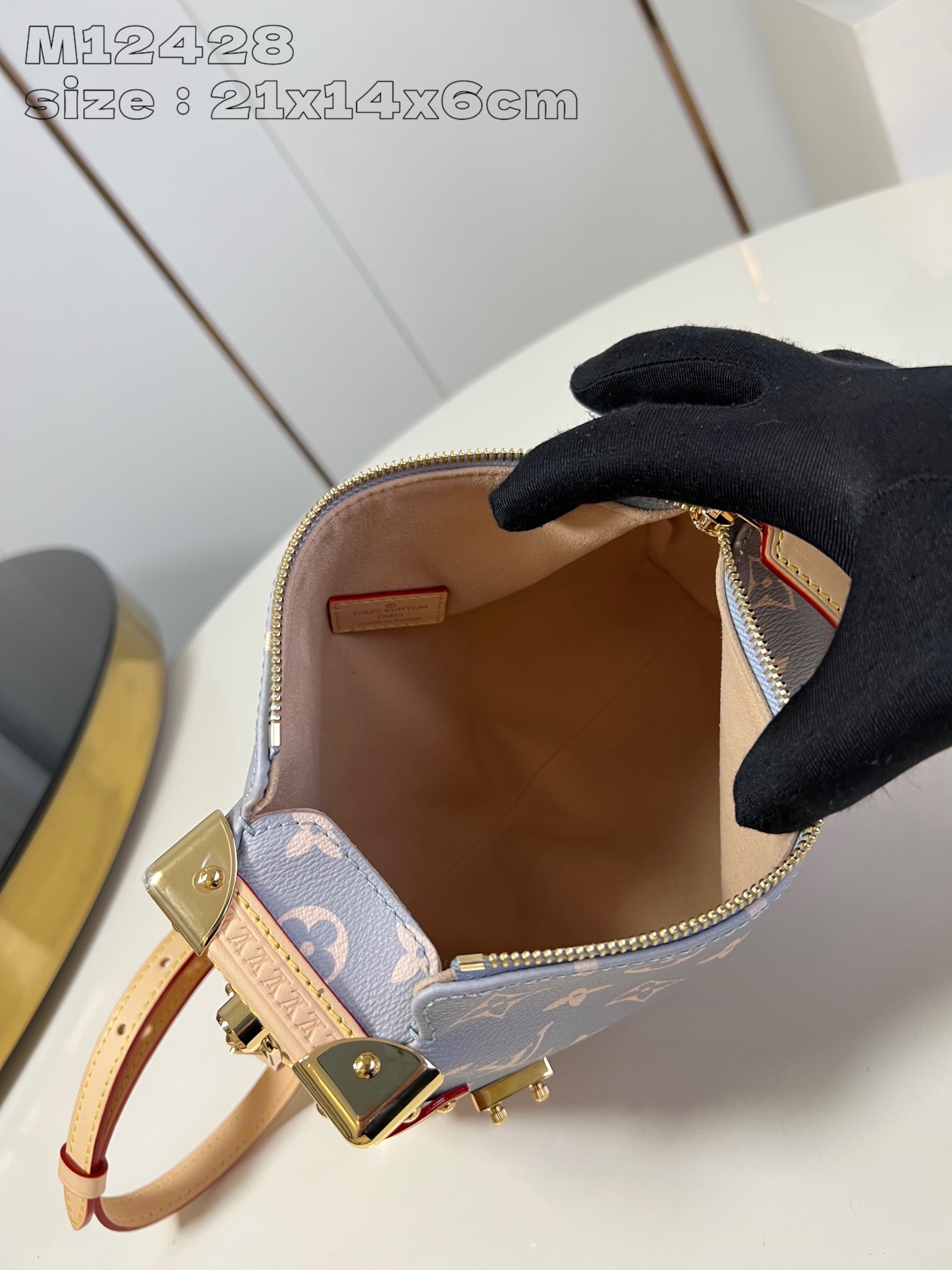 LOUIS VUITTON 2410LV036 