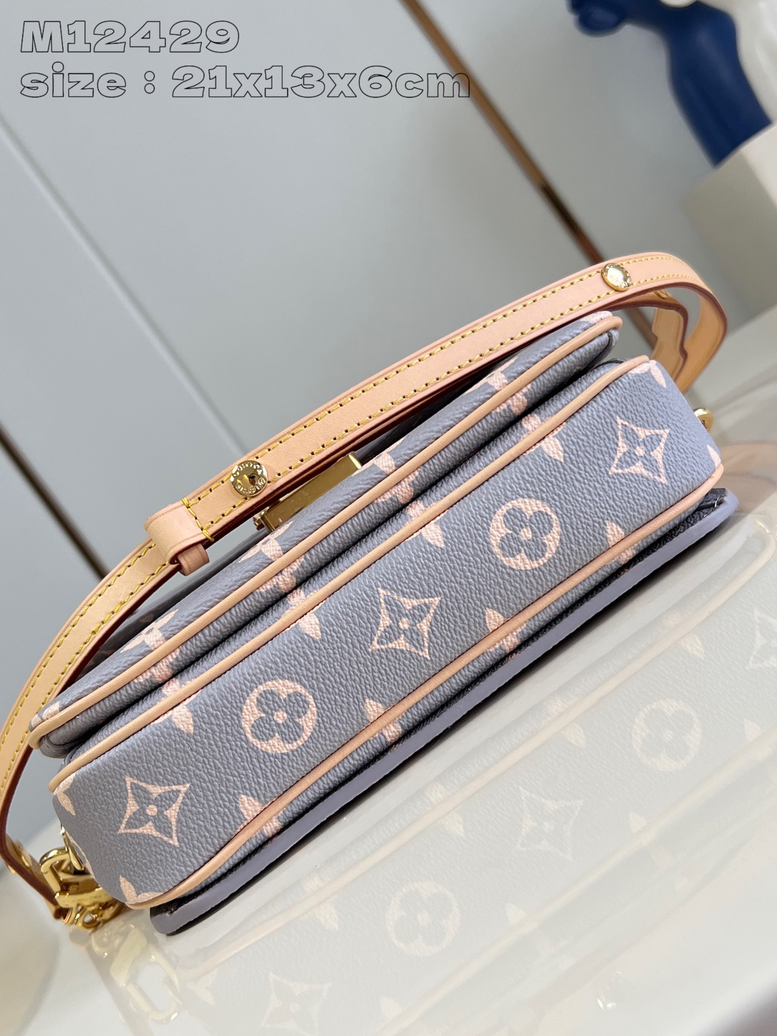 LOUIS VUITTON 2410LV037 