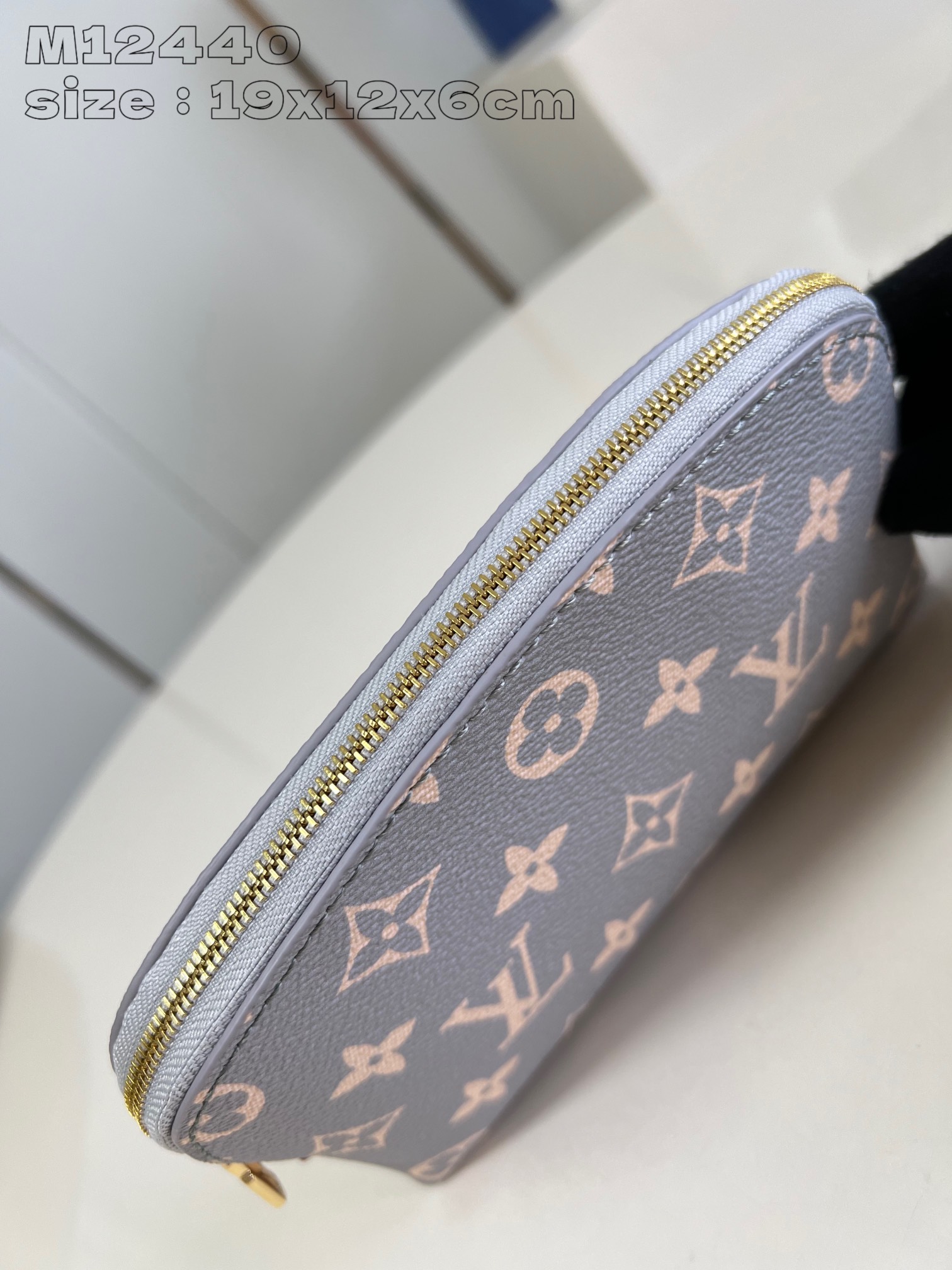 LOUIS VUITTON 2410LV038 