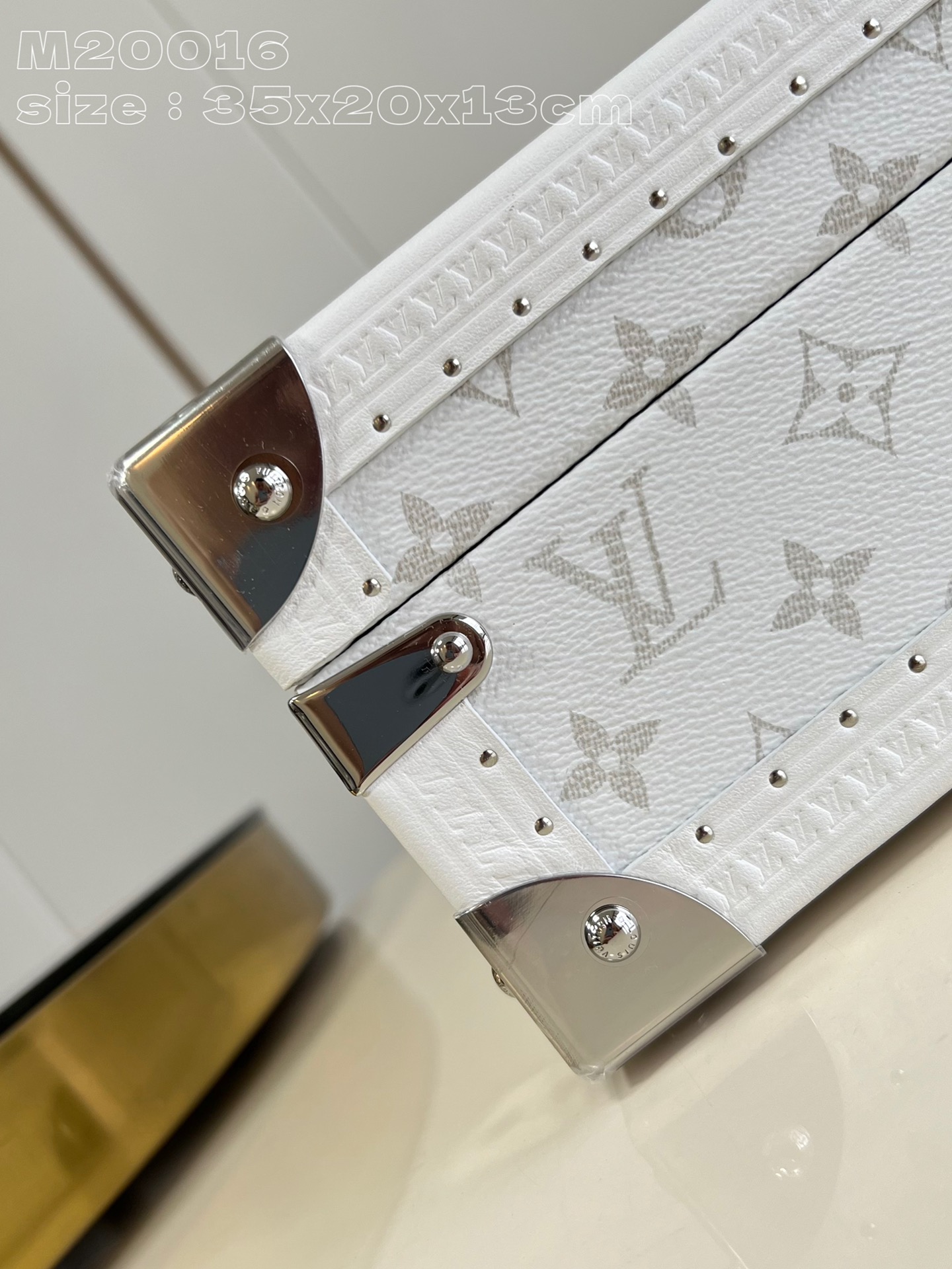 LOUIS VUITTON 2410LV042 