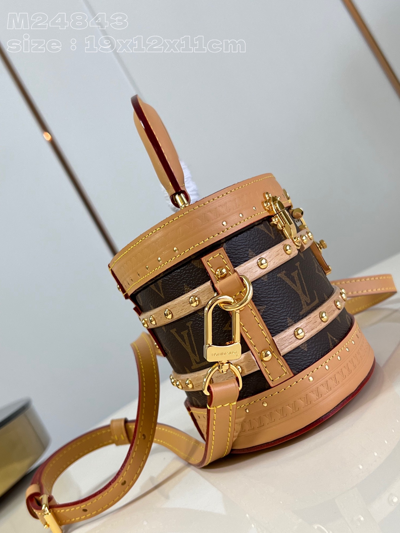 LOUIS VUITTON 2410LV052 