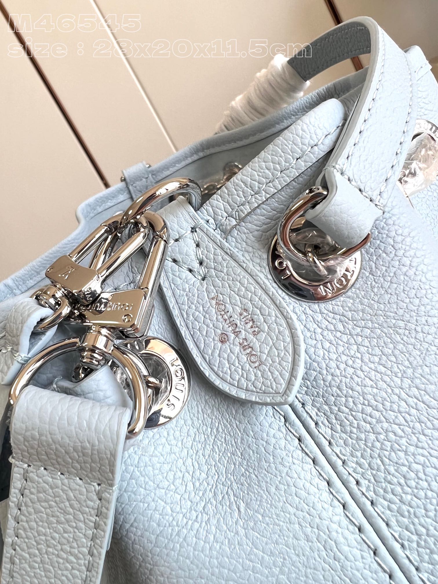 LOUIS VUITTON 2410LV068 