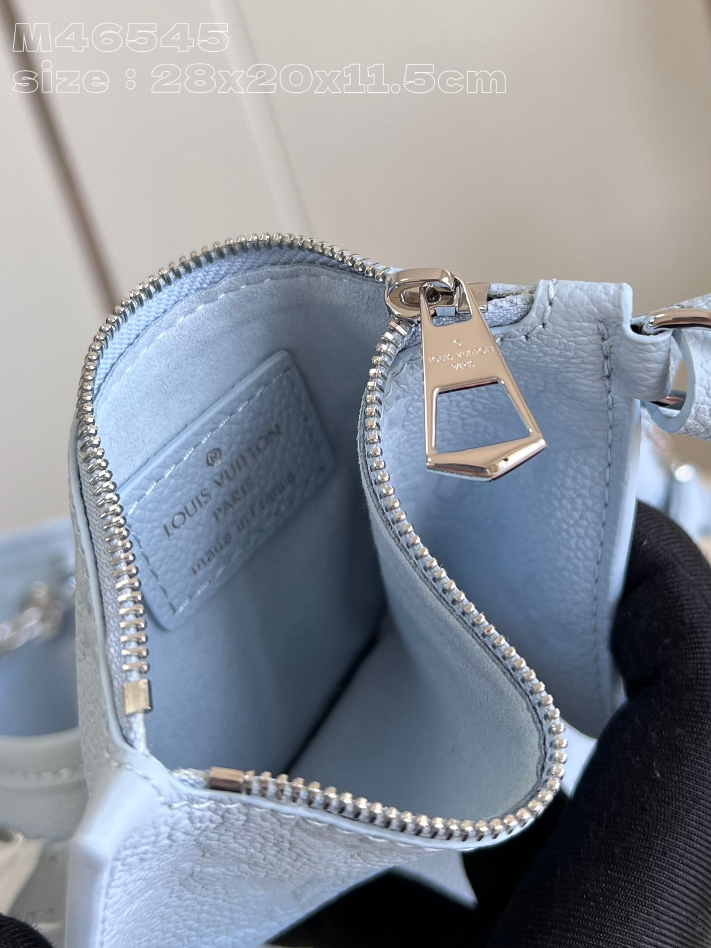 LOUIS VUITTON 2410LV068 