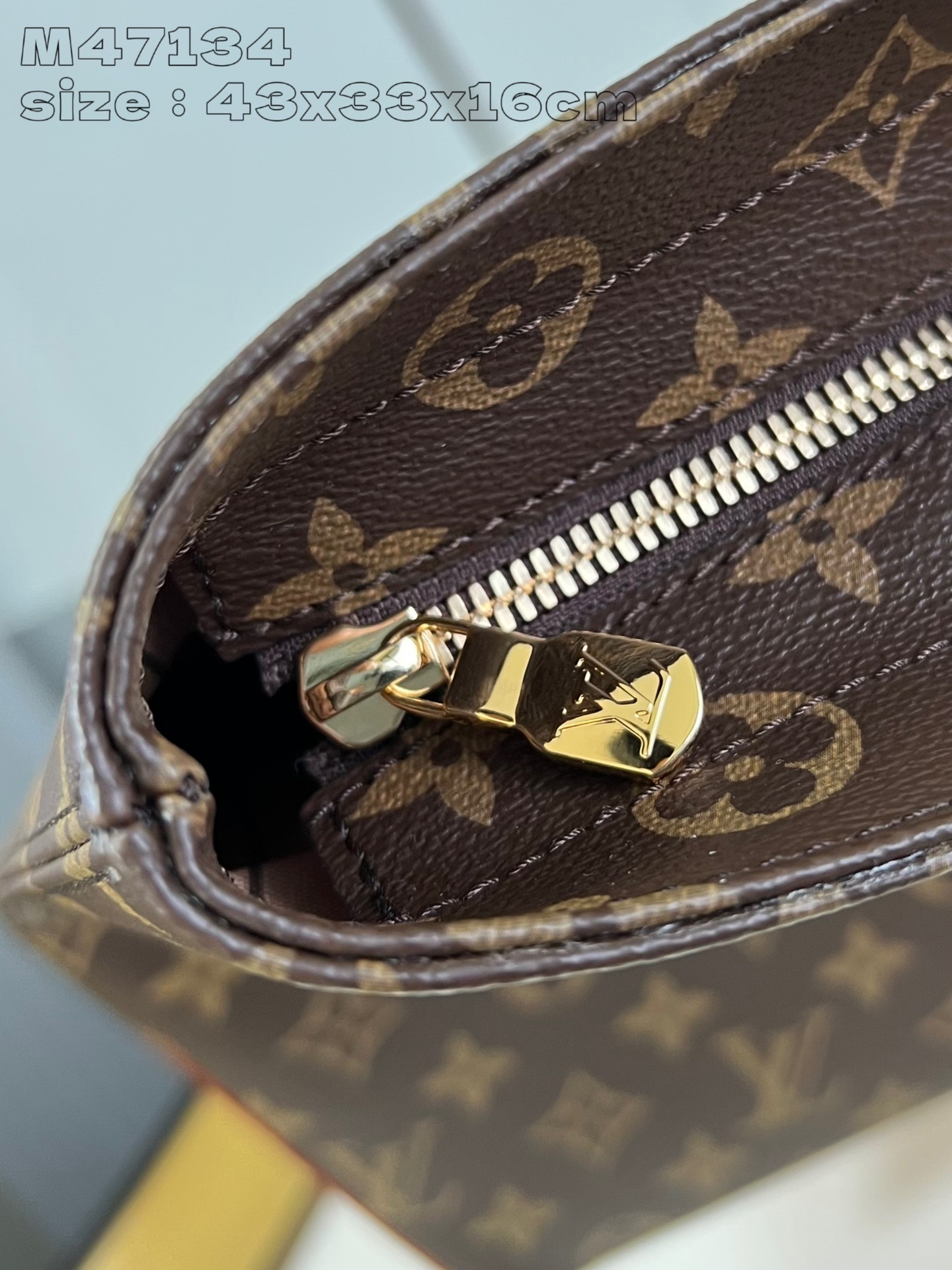 LOUIS VUITTON 2410LV073 