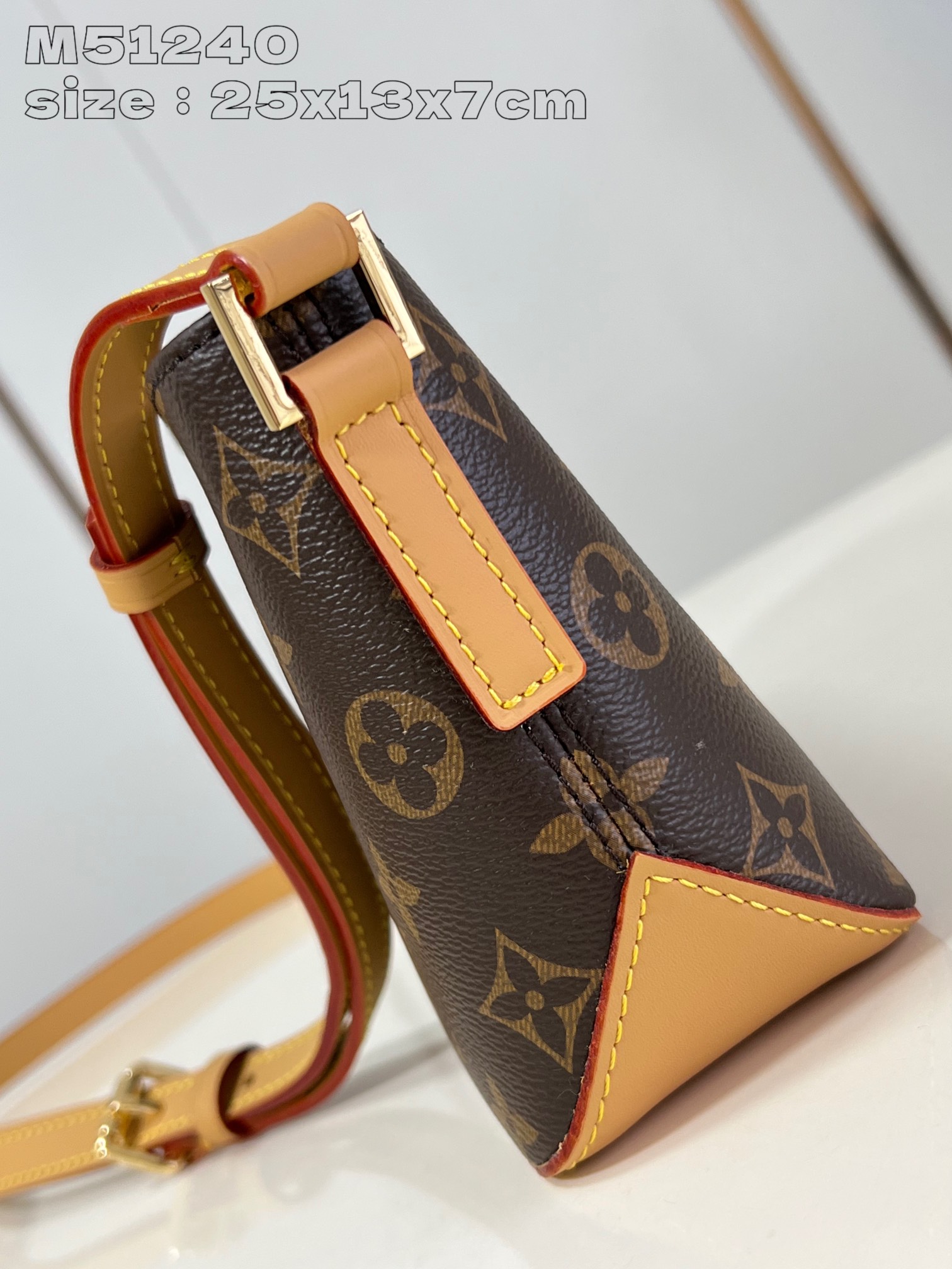 LOUIS VUITTON 2410LV080 