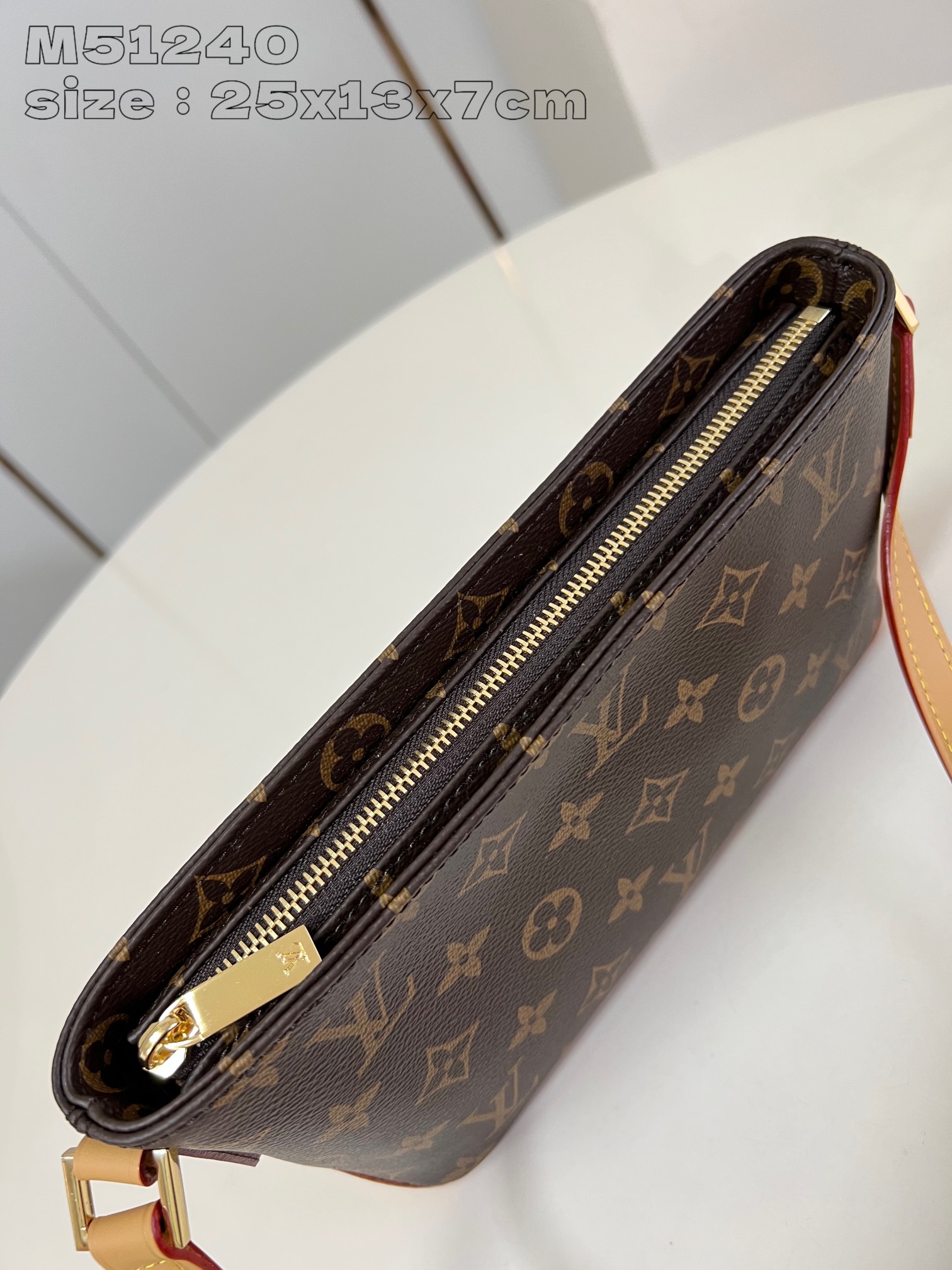 LOUIS VUITTON 2410LV080 