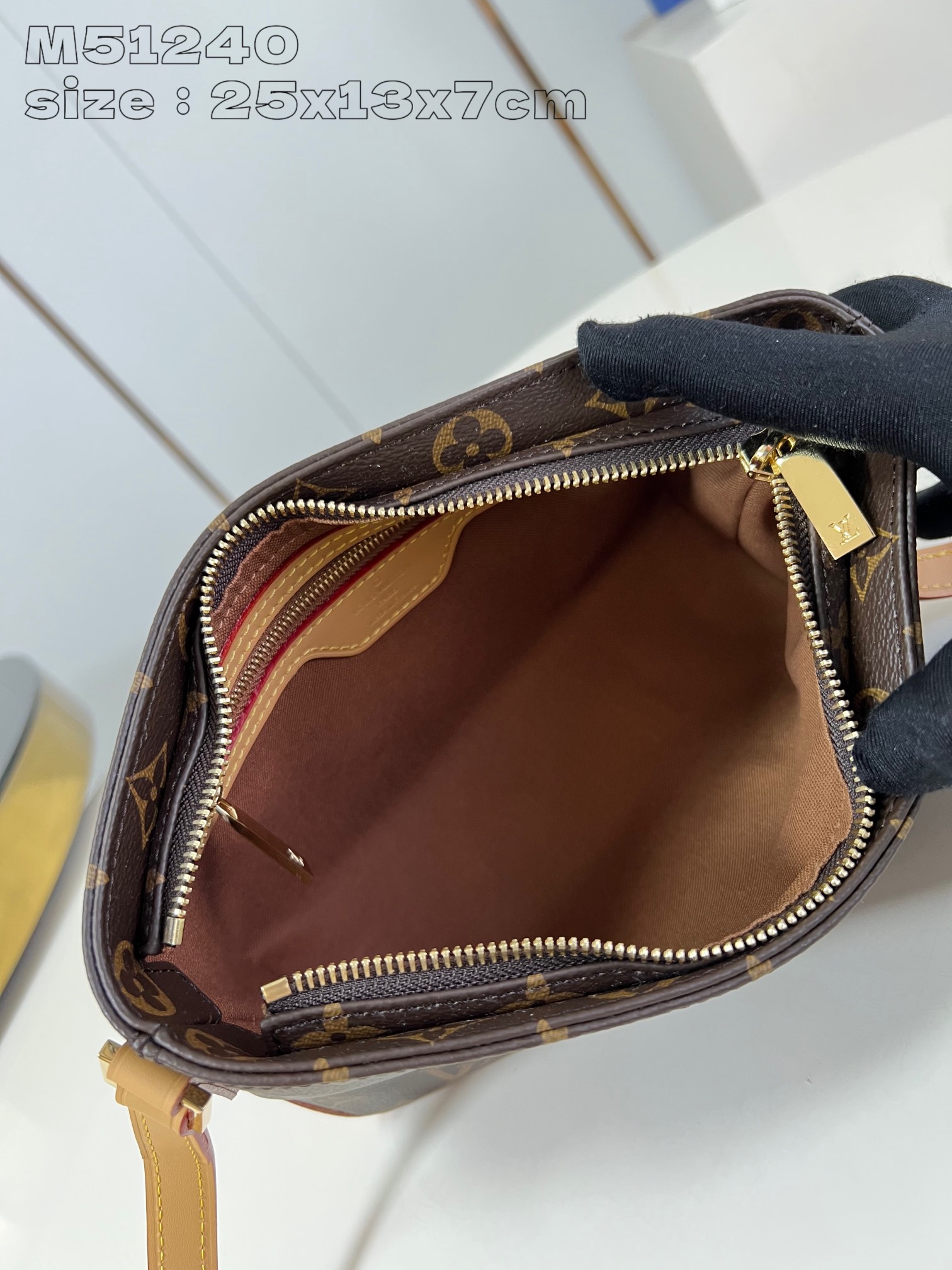 LOUIS VUITTON 2410LV080 