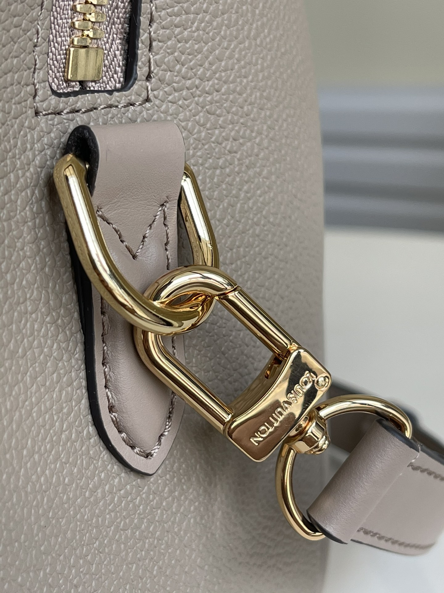 LOUIS VUITTON 2410LV096 