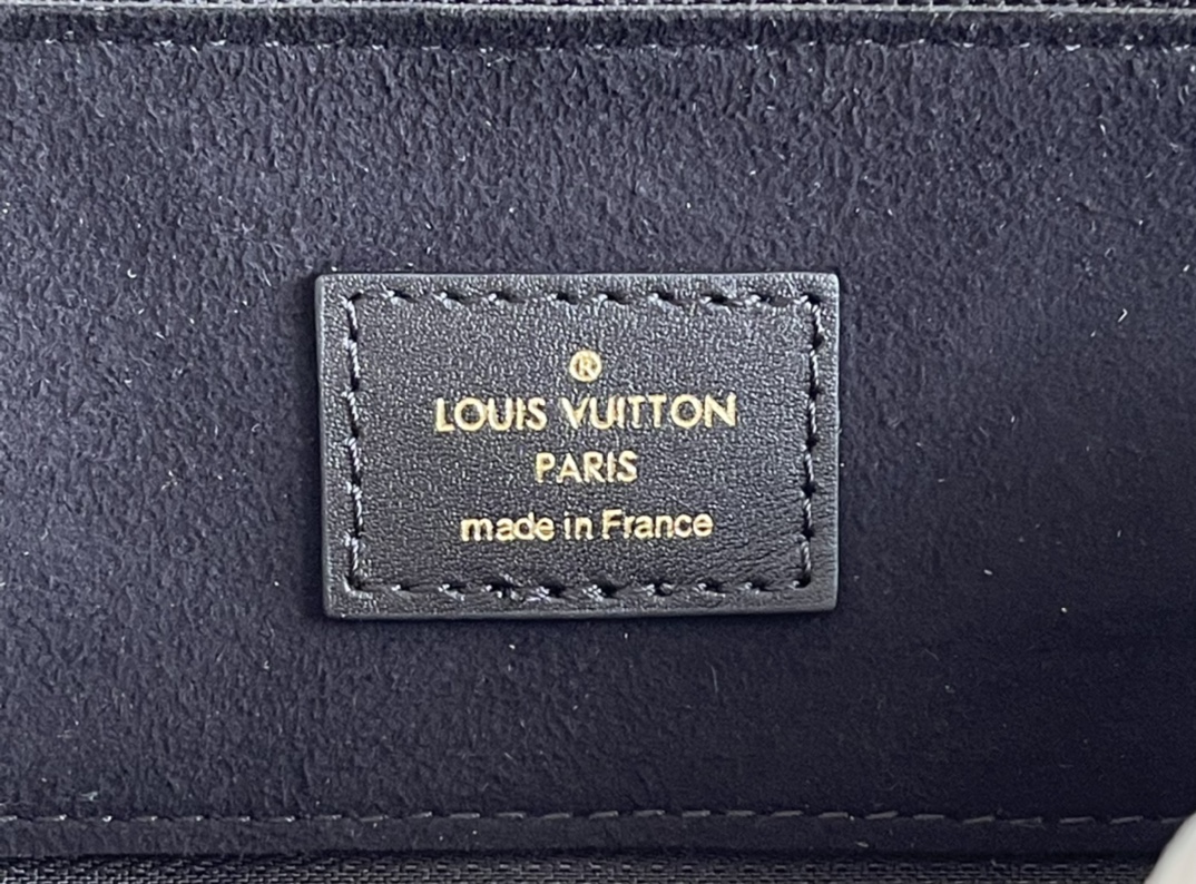 LOUIS VUITTON 2410LV097 