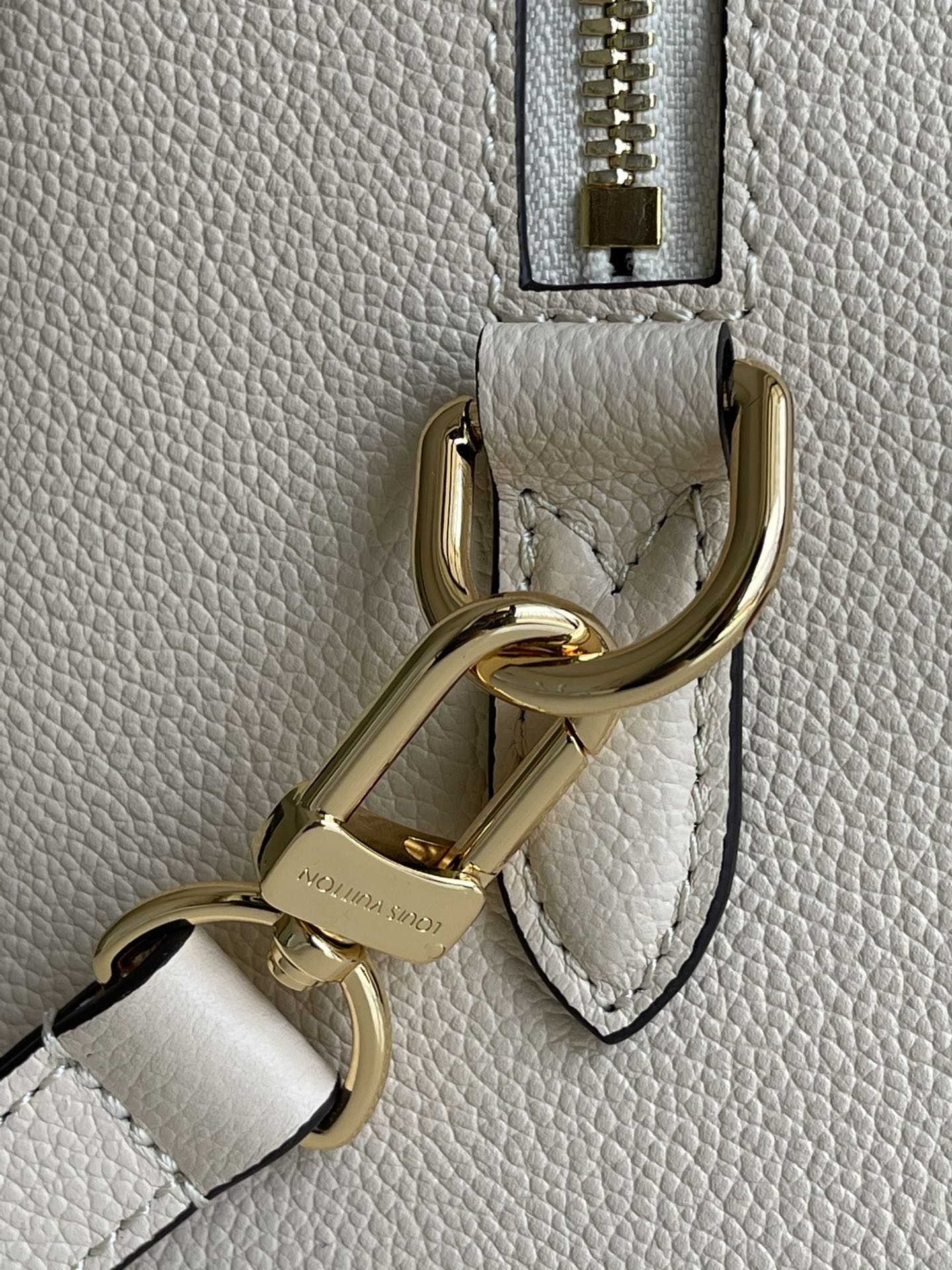 LOUIS VUITTON 2410LV098 