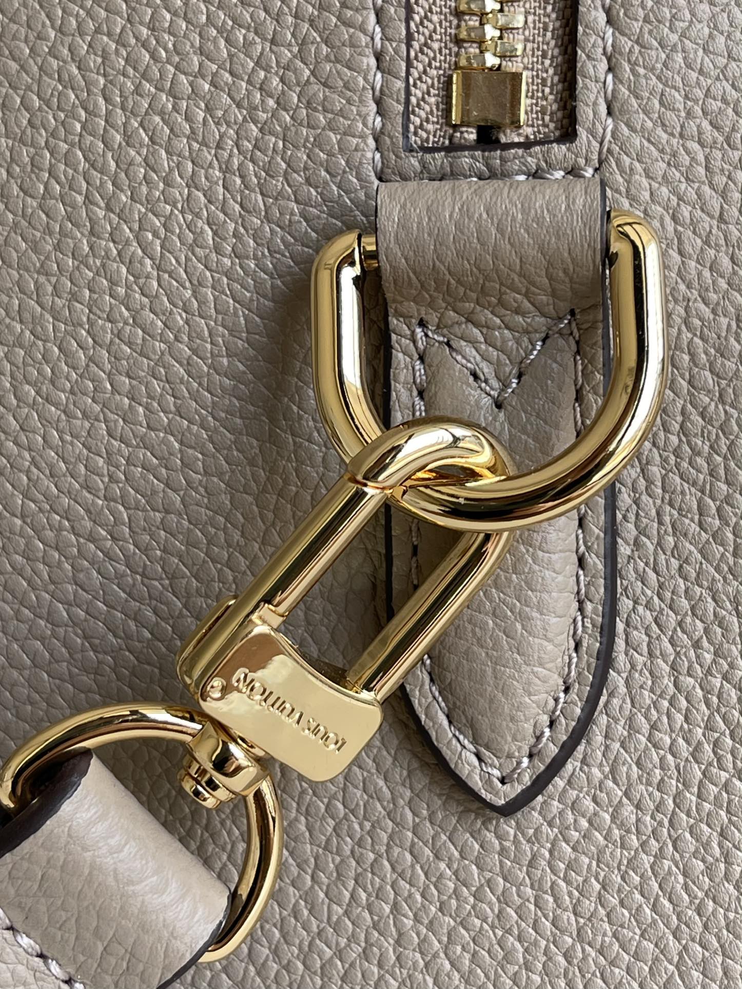 LOUIS VUITTON 2410LV099 