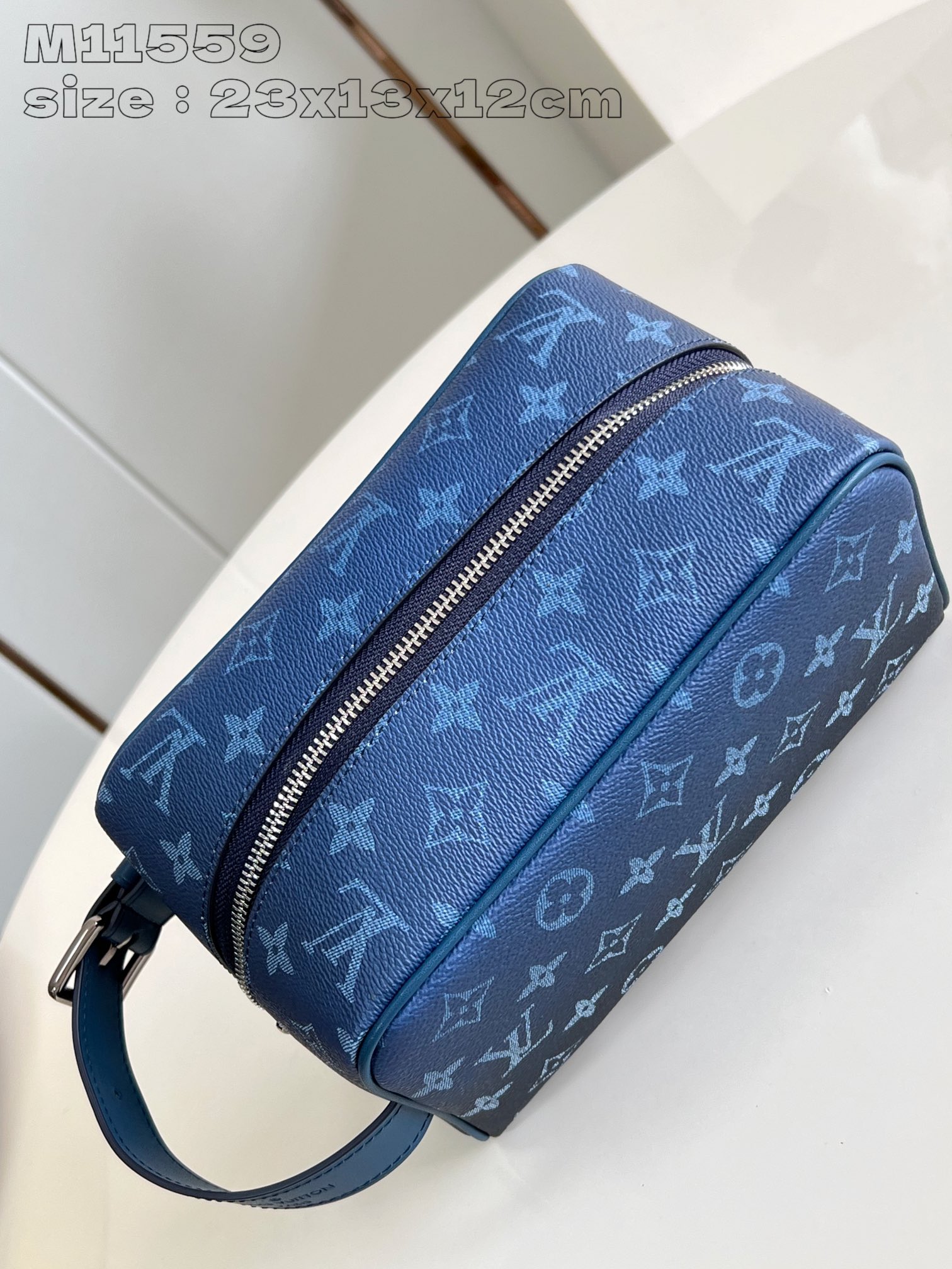 LOUIS VUITTON M11559 Locker Dopp Kit