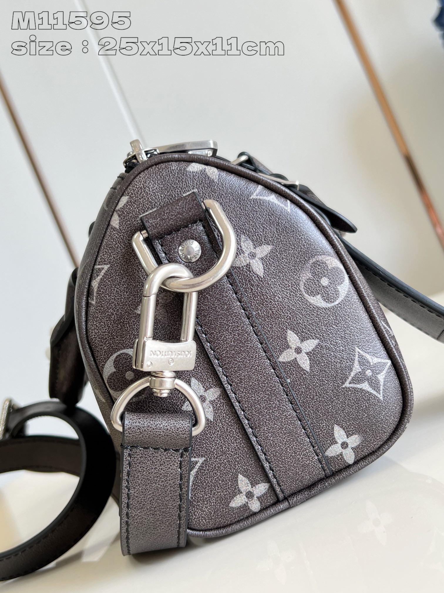 LOUIS VUITTON M11595 Keepall Bandoulière 25