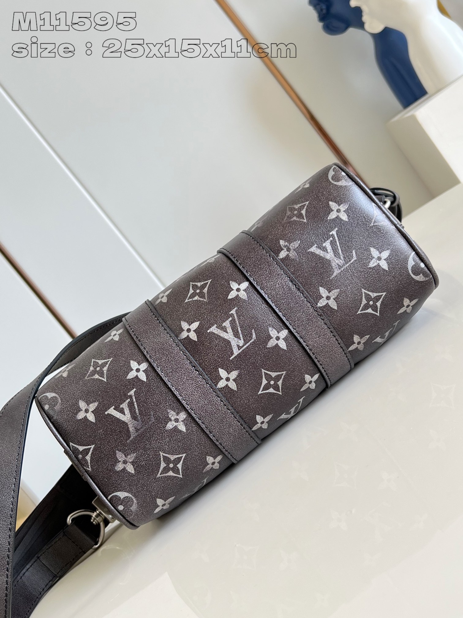 LOUIS VUITTON M11595 Keepall Bandoulière 25