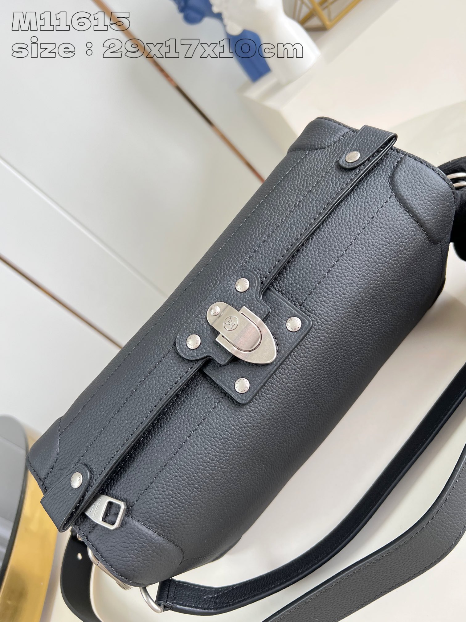 LOUIS VUITTON M11615 Soul Trunk East West