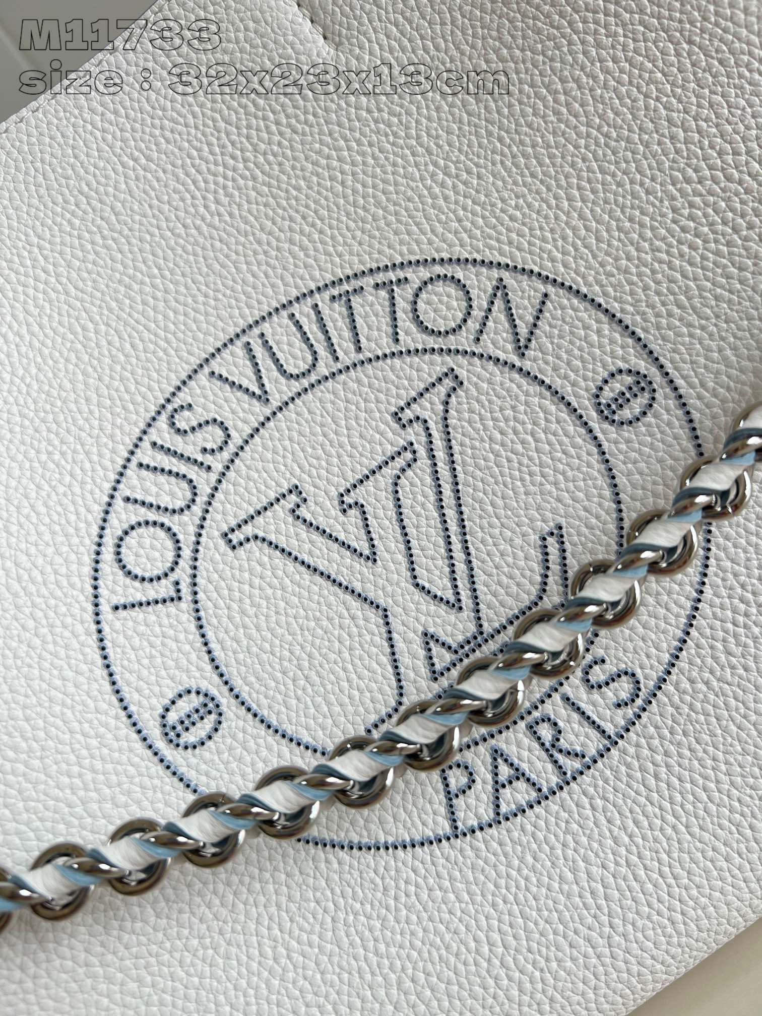 LOUIS VUITTON M11733 Bella Tote