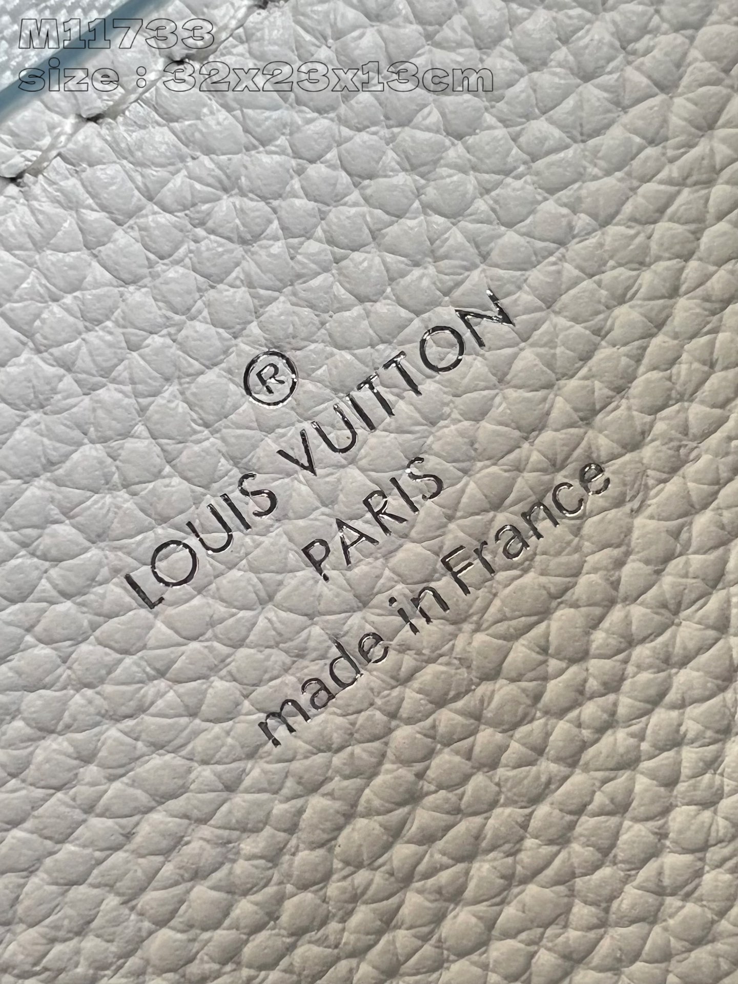 LOUIS VUITTON M11733 Bella Tote