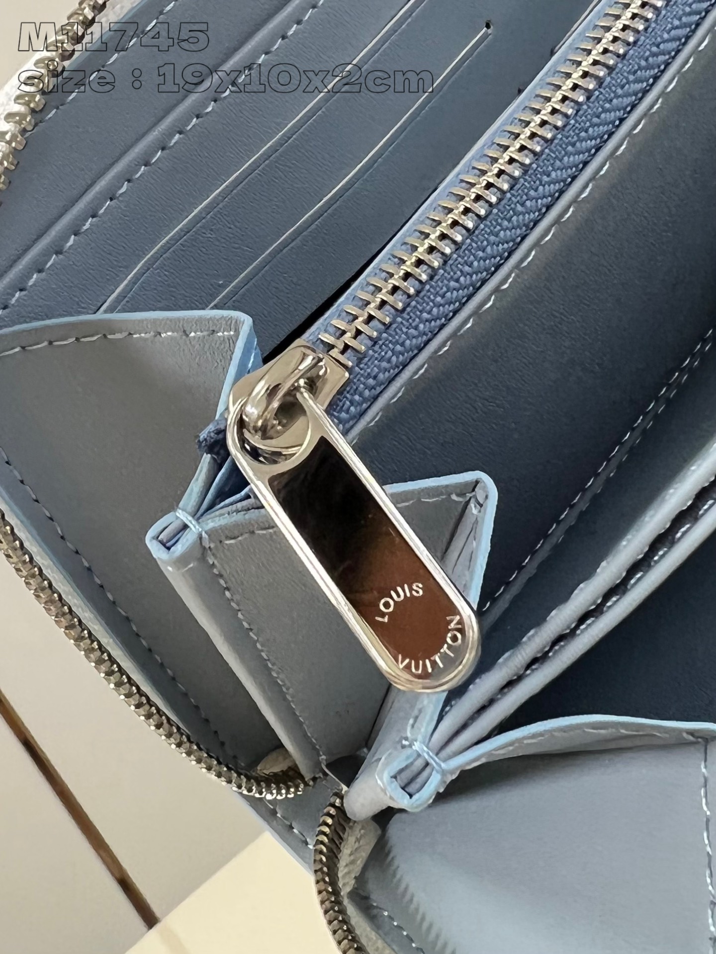 LOUIS VUITTON M11745 Zippy Wallet