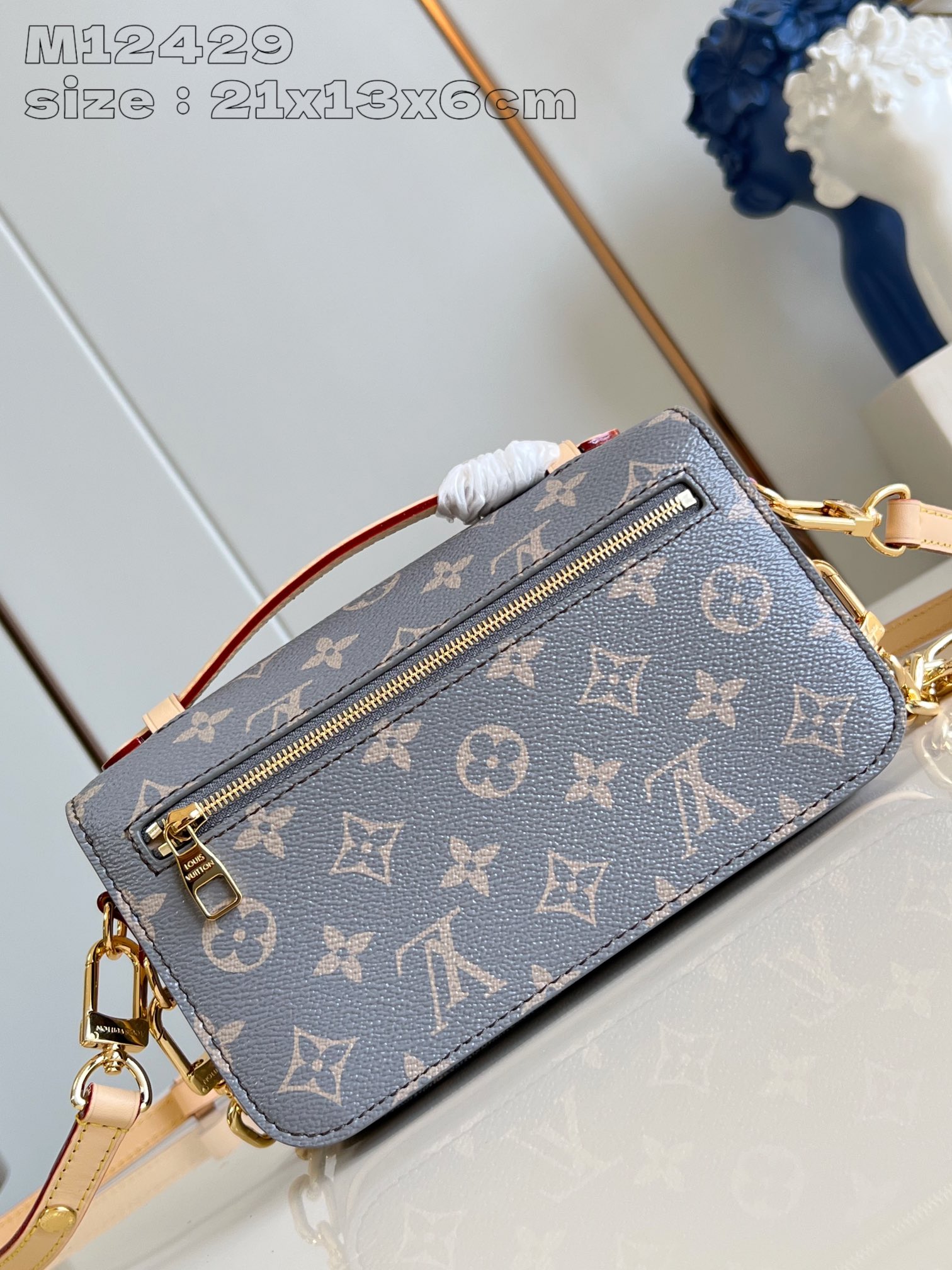 LOUIS VUITTON M12429 Pochette Métis East West