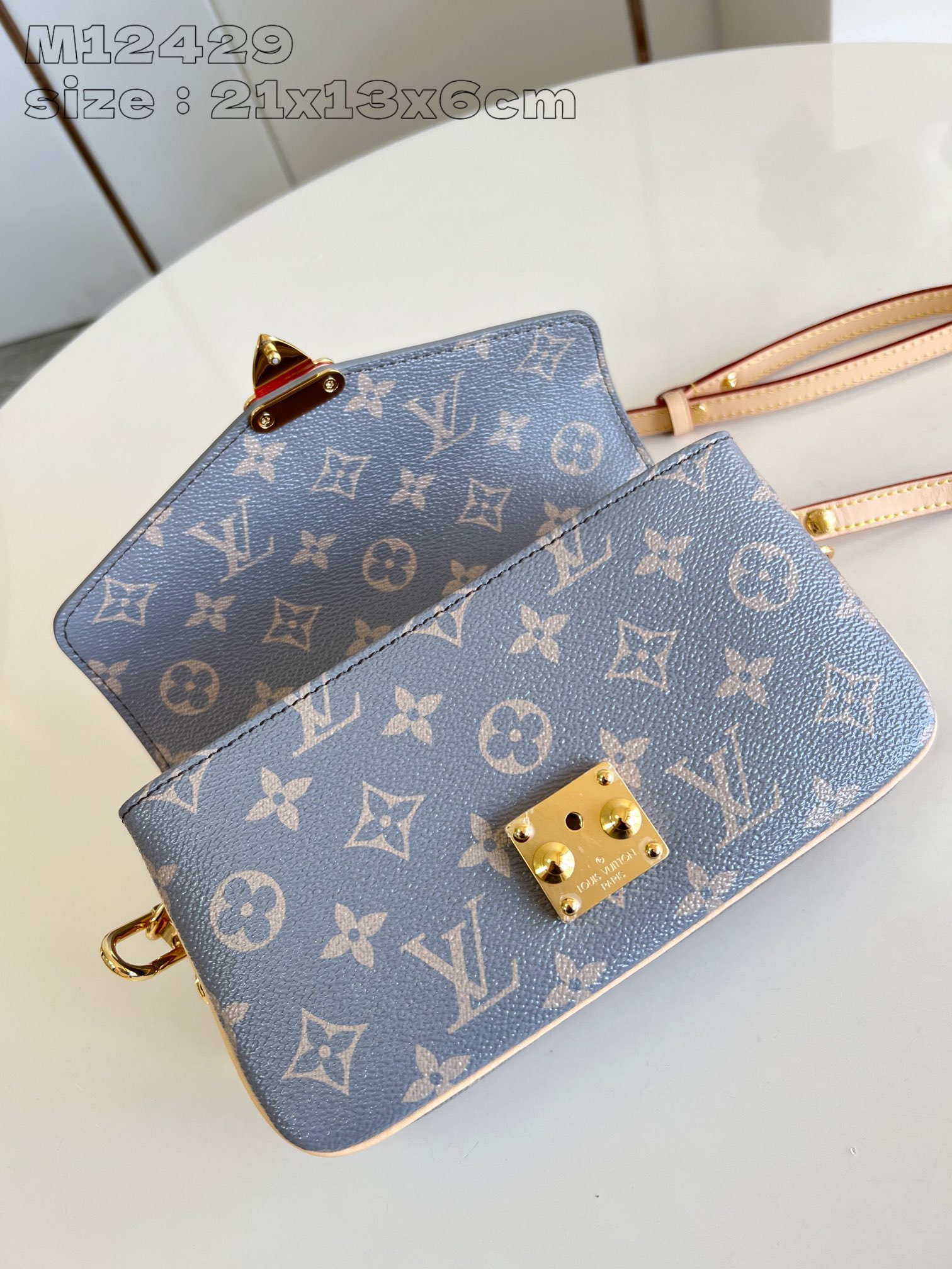 LOUIS VUITTON M12429 Pochette Métis East West