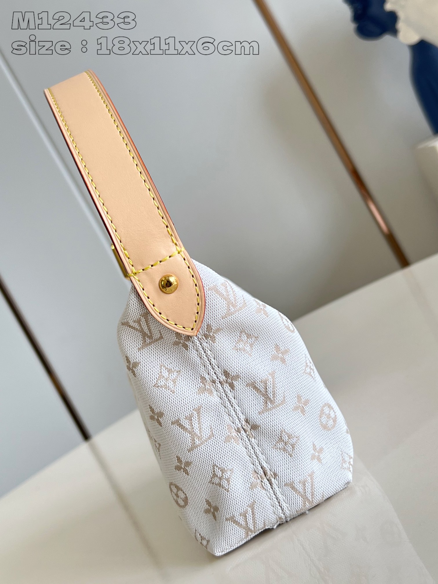 LOUIS VUITTON M12433 Hills Pochette