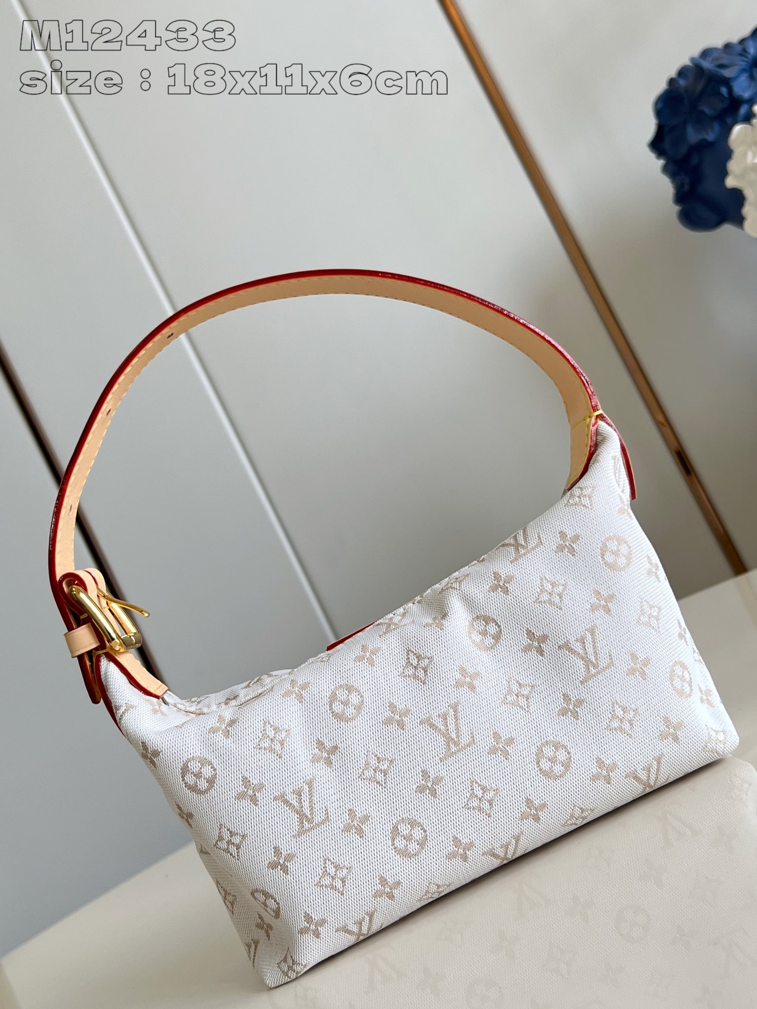 LOUIS VUITTON M12433 Hills Pochette