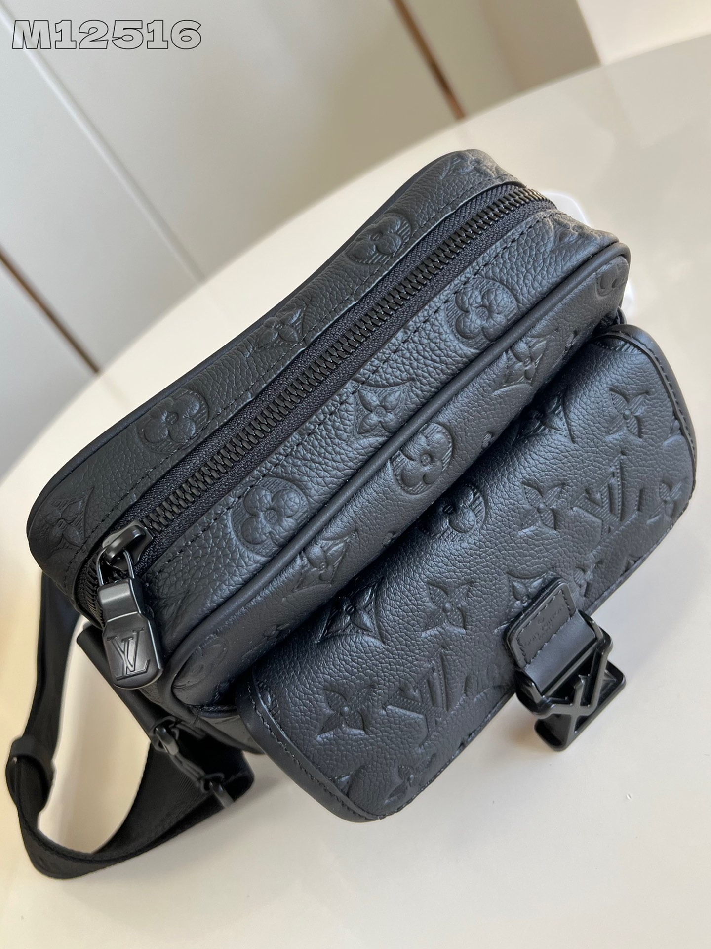 LOUIS VUITTON M12516 Getaway Messenger