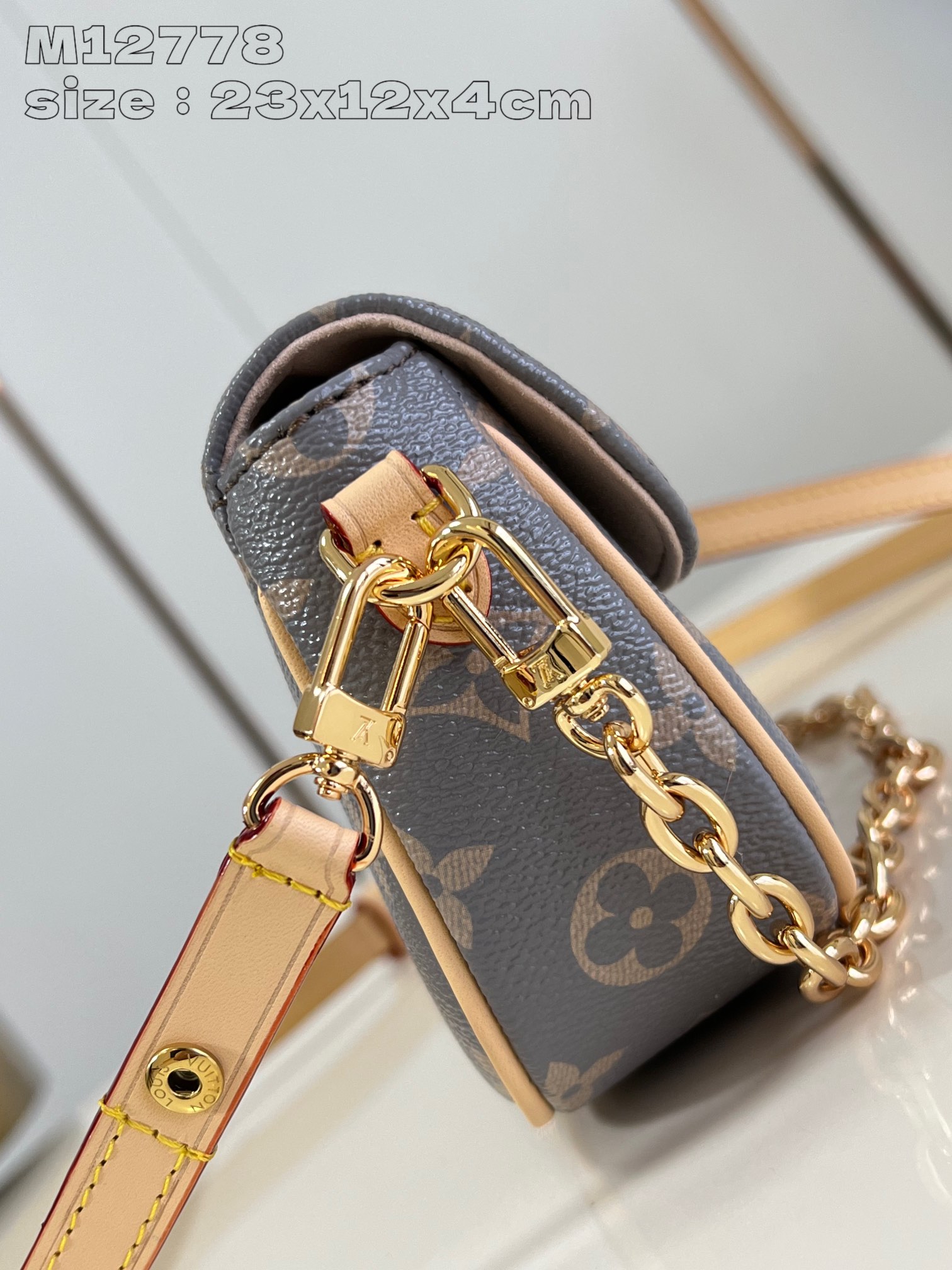 LOUIS VUITTON M12778 Wallet on Chain Ivy