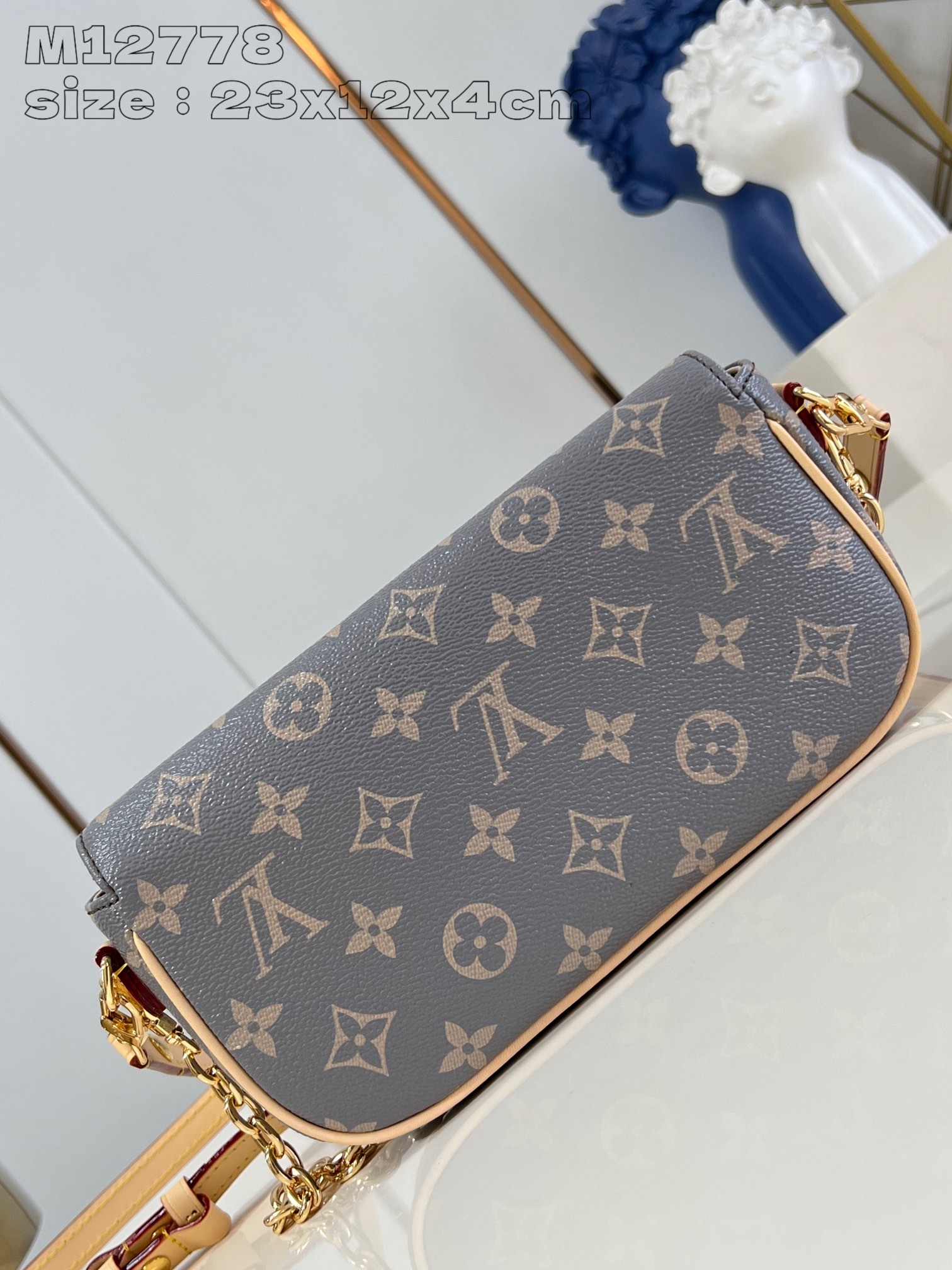 LOUIS VUITTON M12778 Wallet on Chain Ivy