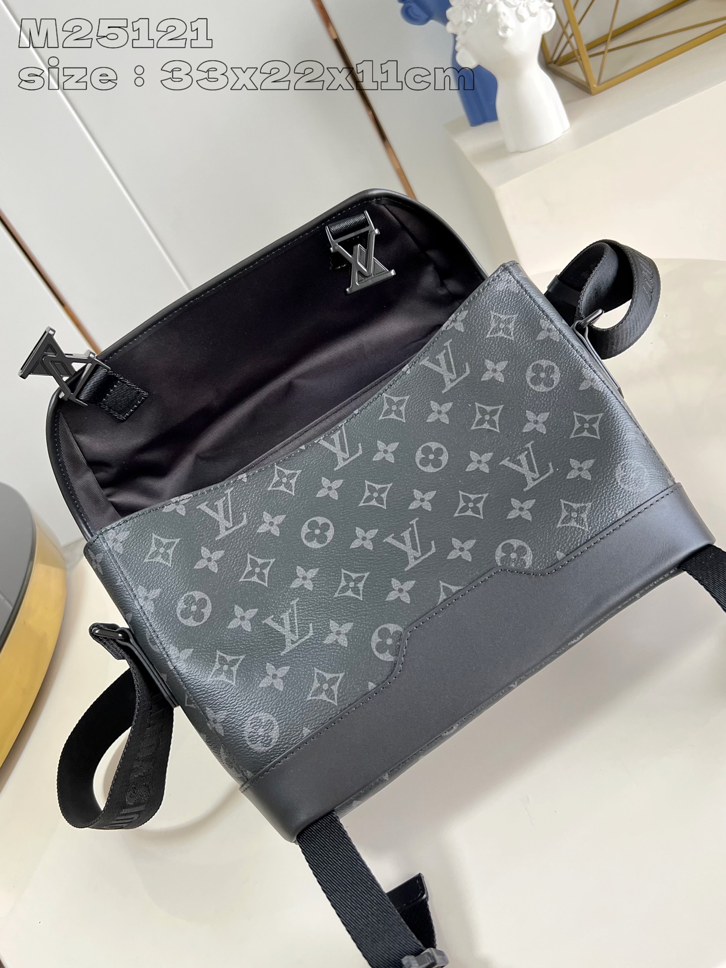 LOUIS VUITTON M25121 Messenger Voyager PM